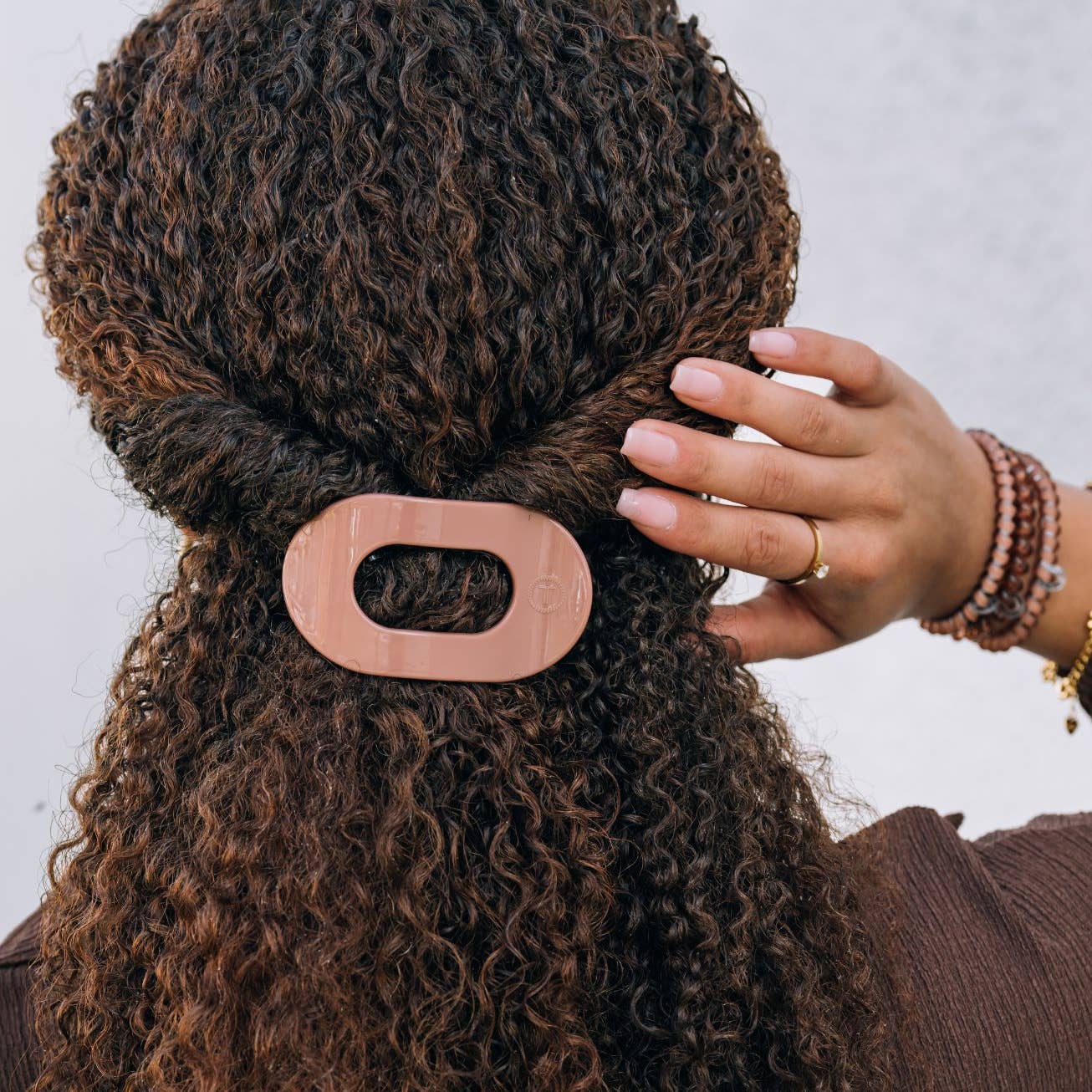 Mocha Mousse Round Flat Hair Clip