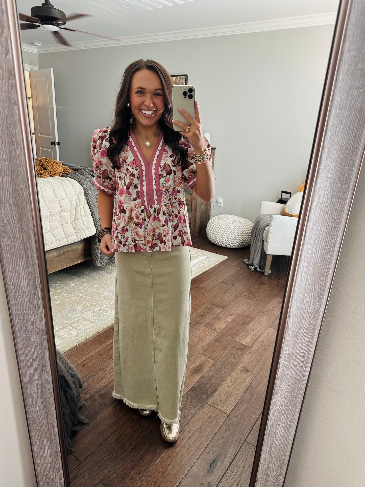 The Mabel Mauve Floral Scallop Trim Top