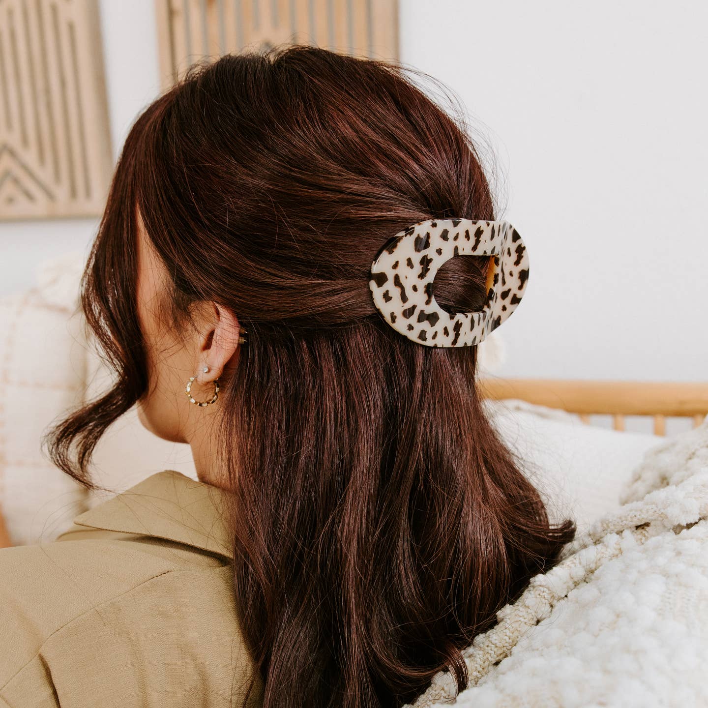 Blonde Tortoise Round Flat Hair Clip