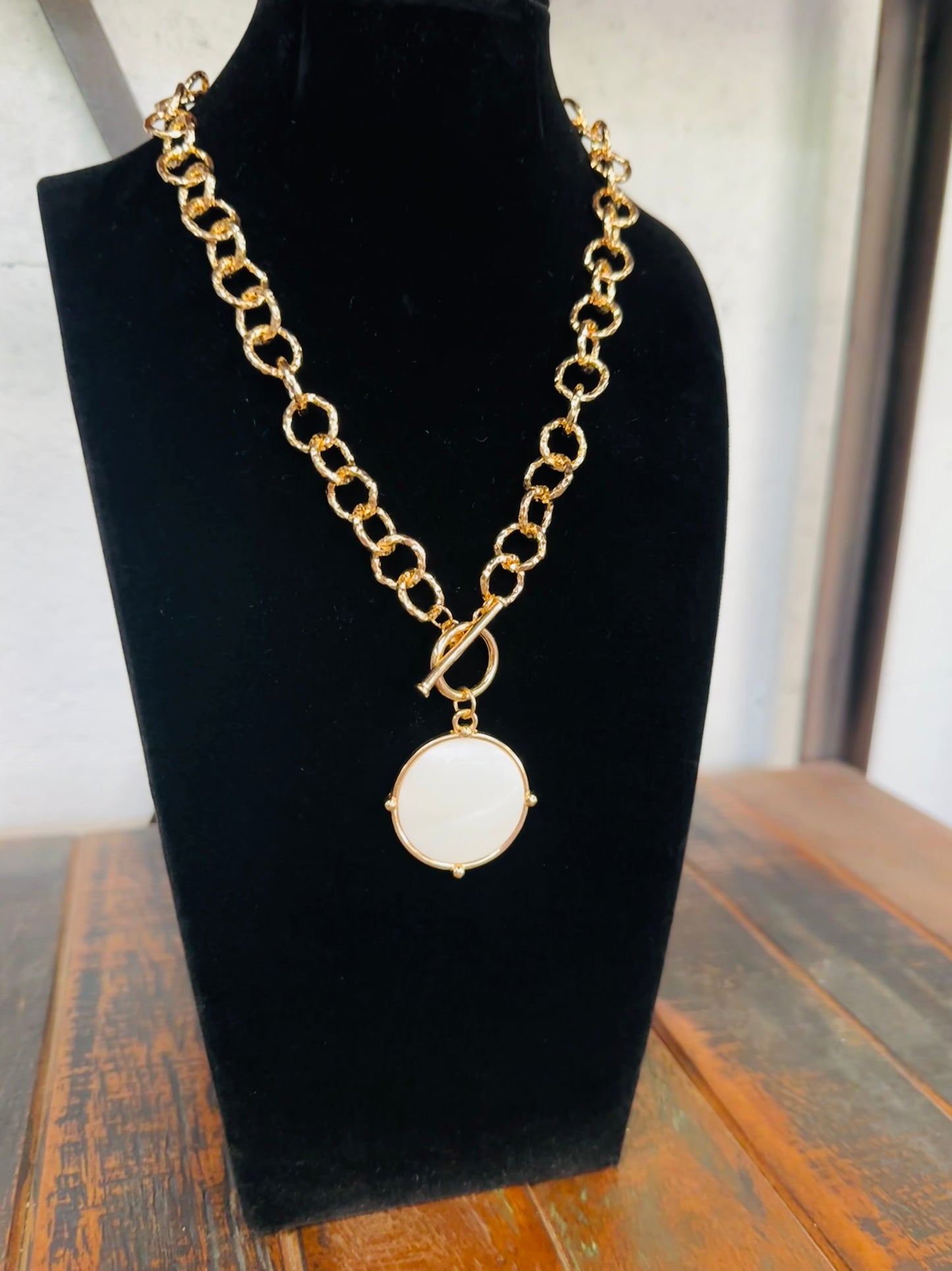 Cream Round Stone Necklace