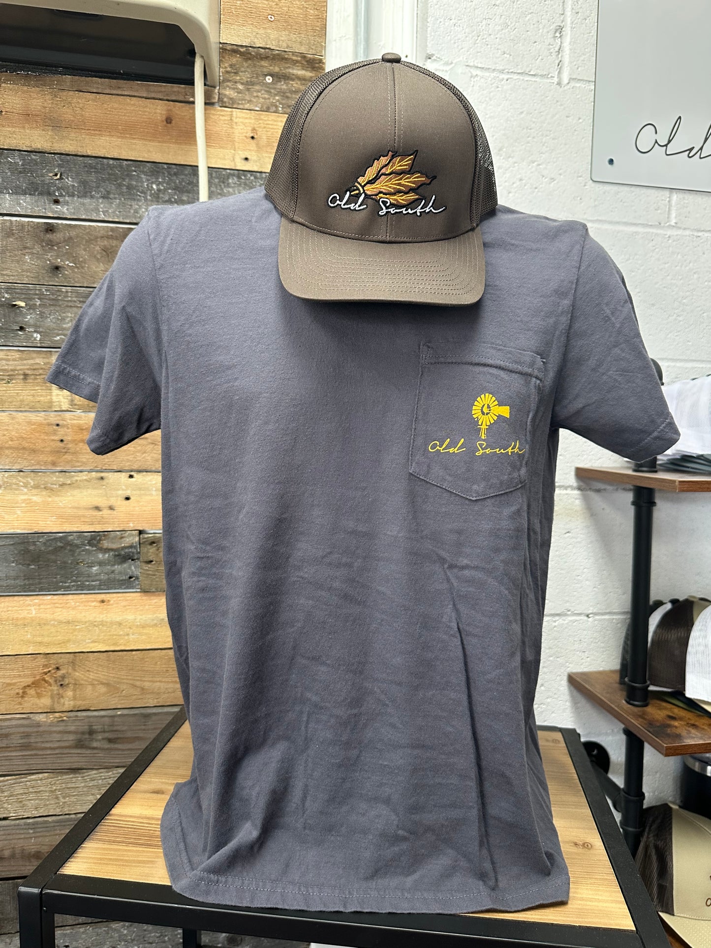 Golden Leaf Short Sleeve Tee - Graphite