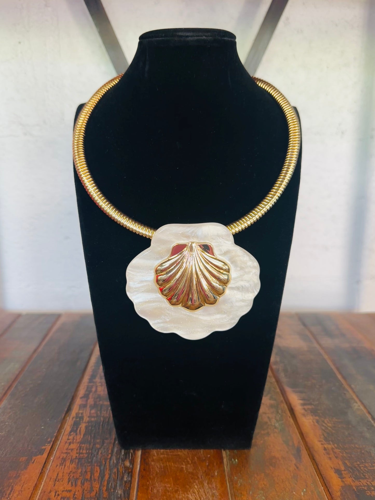 White Shell Collar Necklace