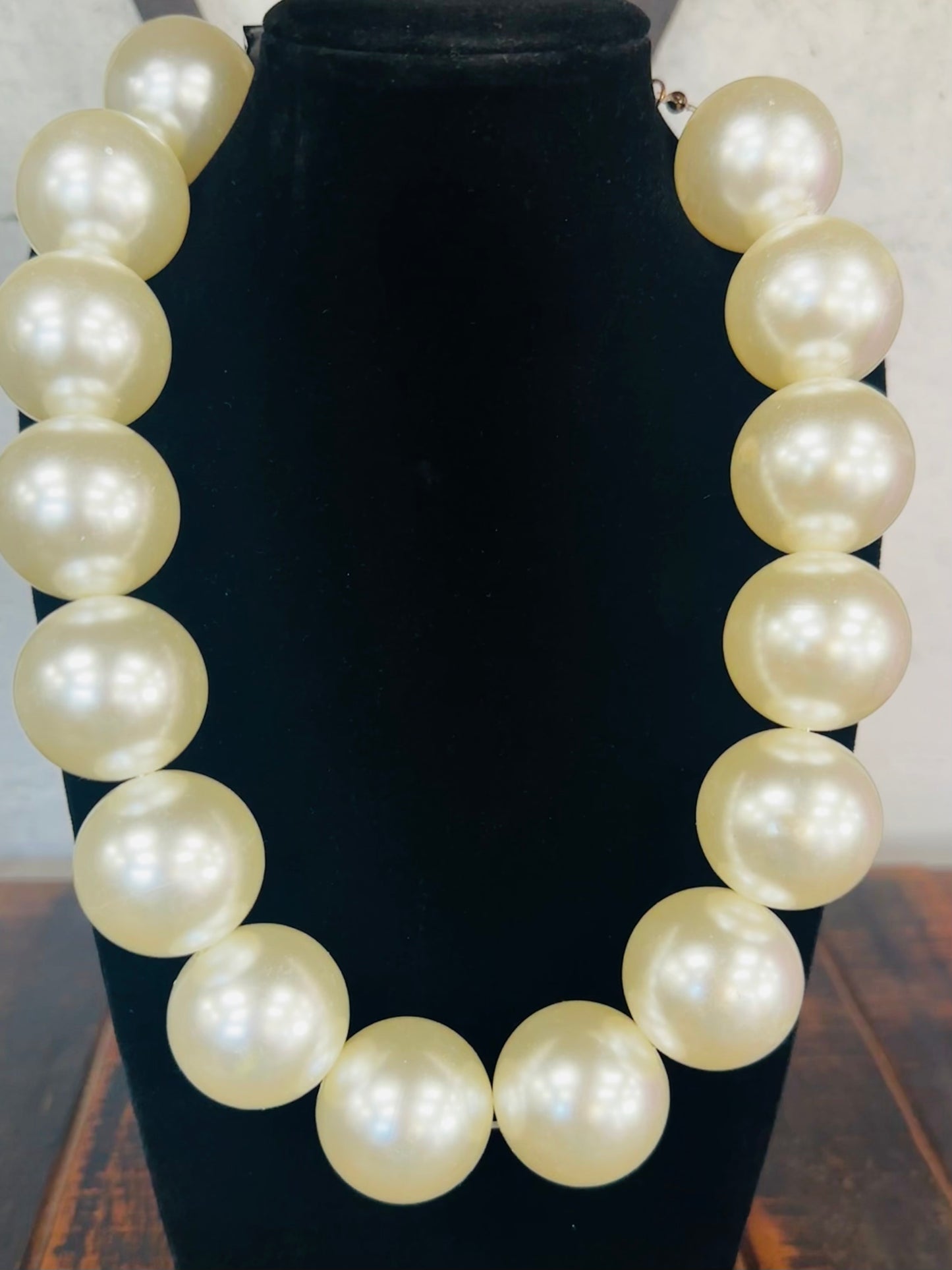The Audrey Big Round Pearl Necklace