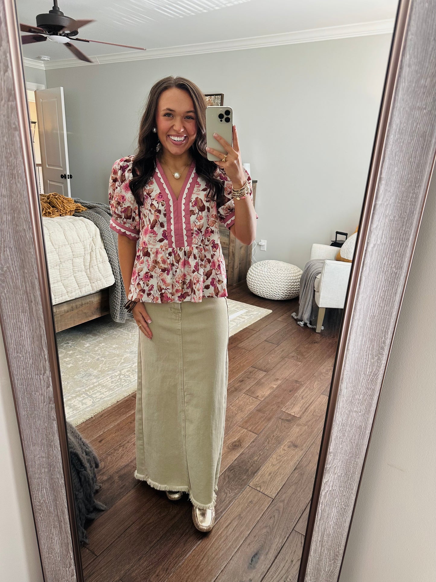 The Mabel Mauve Floral Scallop Trim Top