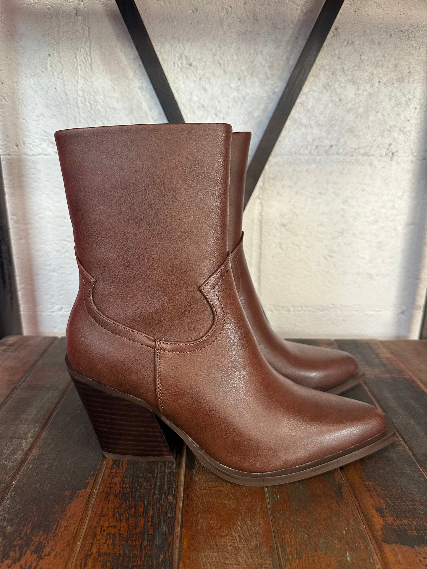 The Victoria Cognac Boot