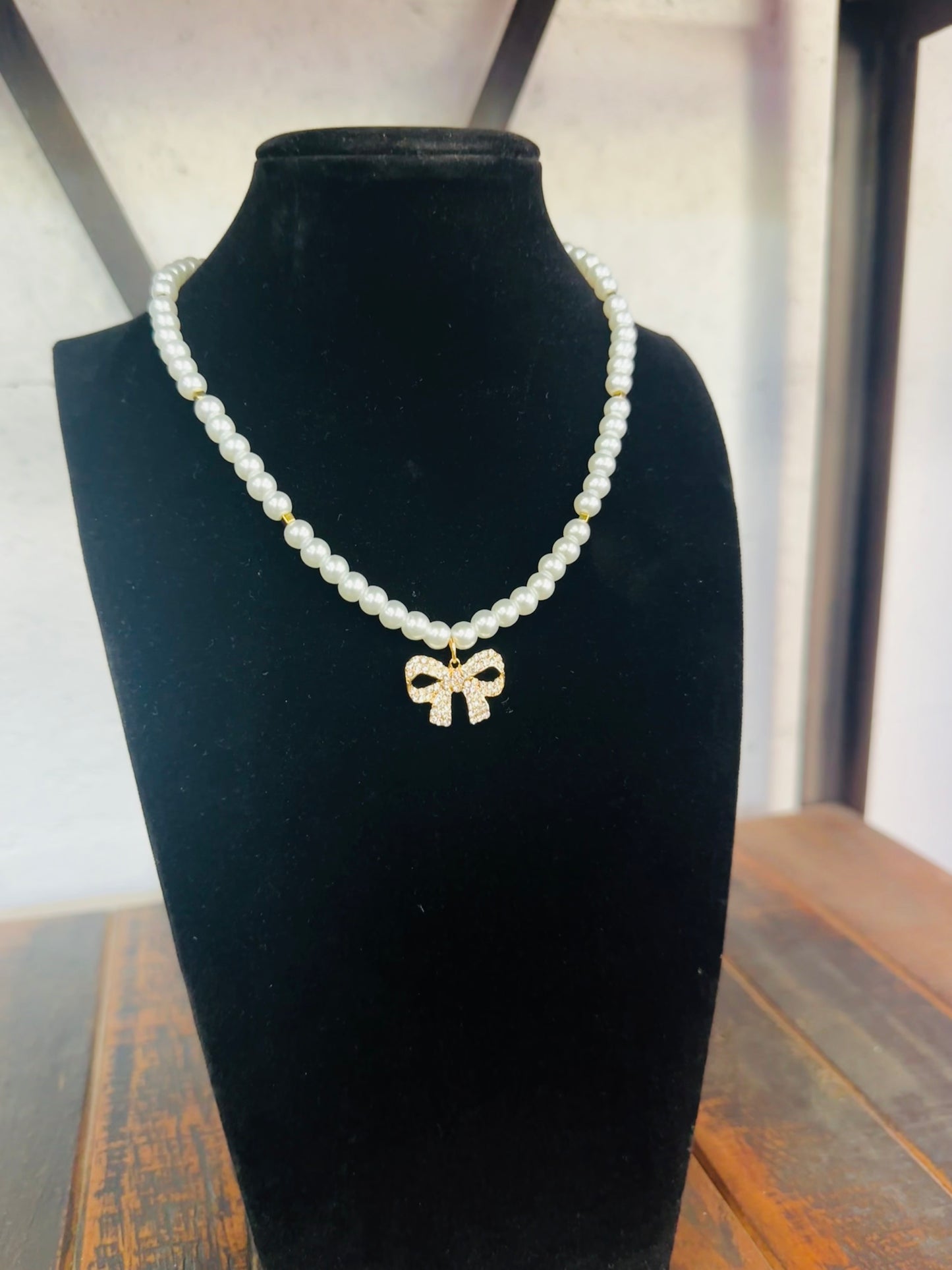 Bow Pendant Pearl Necklace