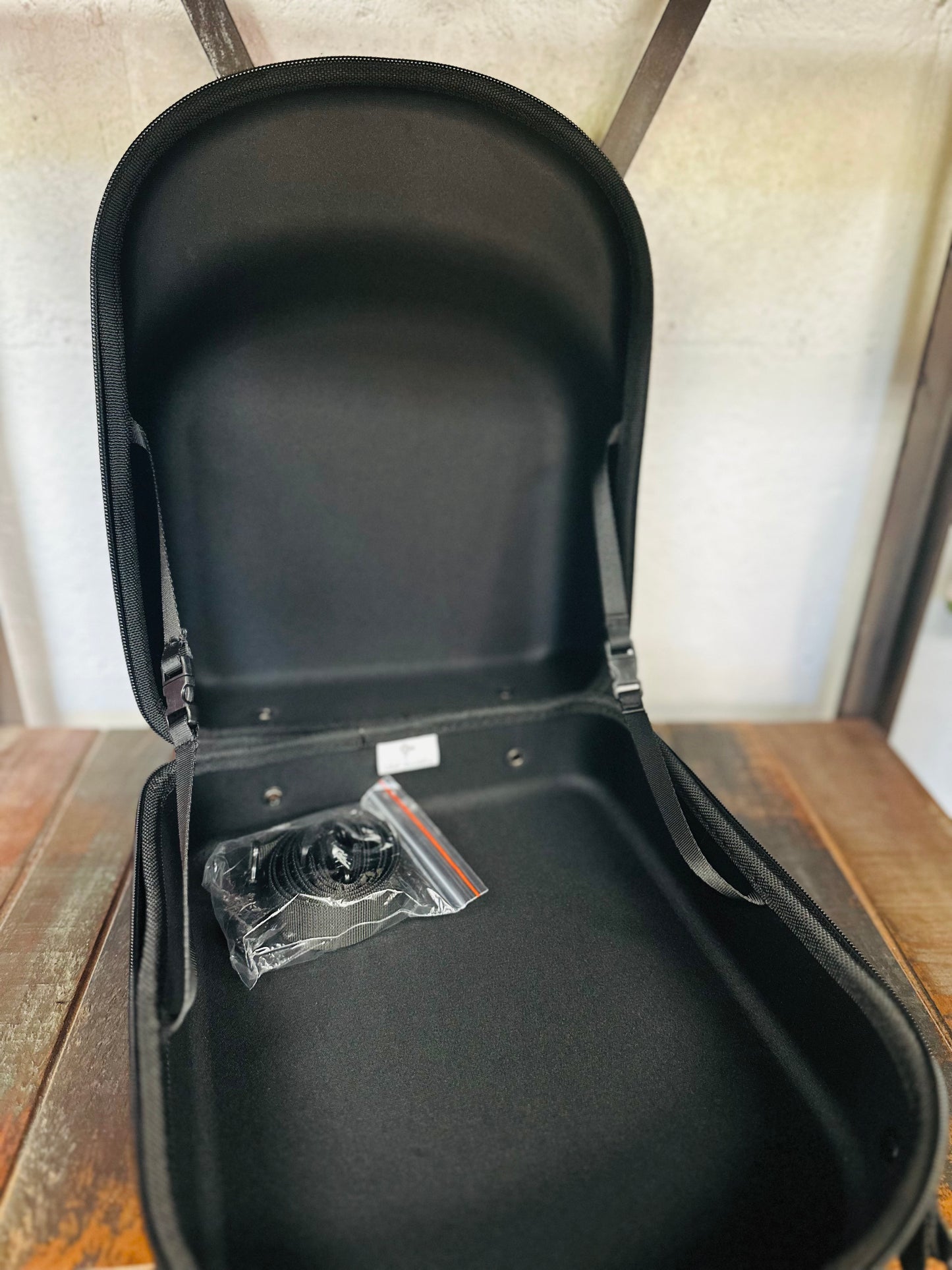 Black 6 Hat Travel Case