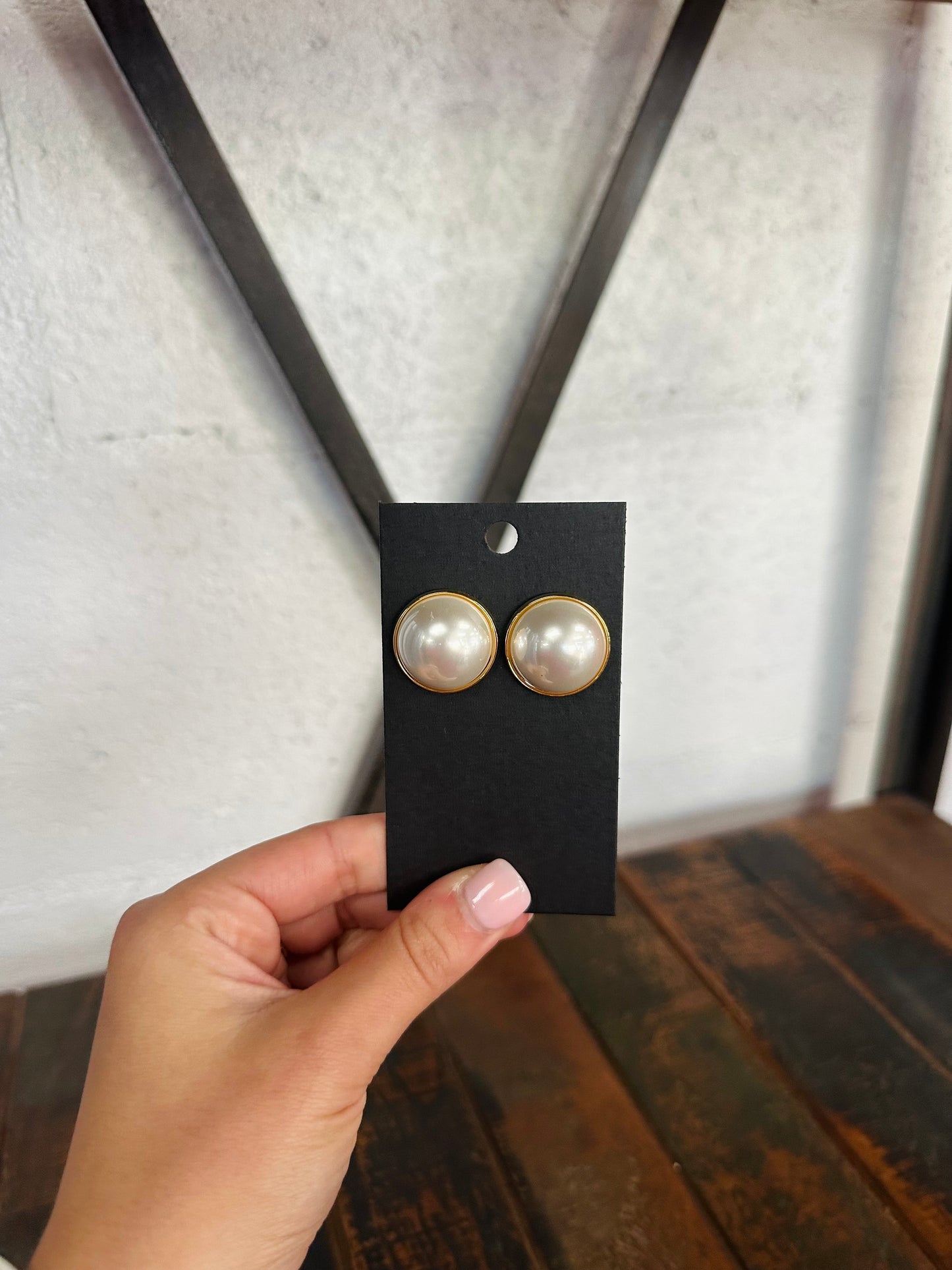 Pearl Gold Brim Stud Earring