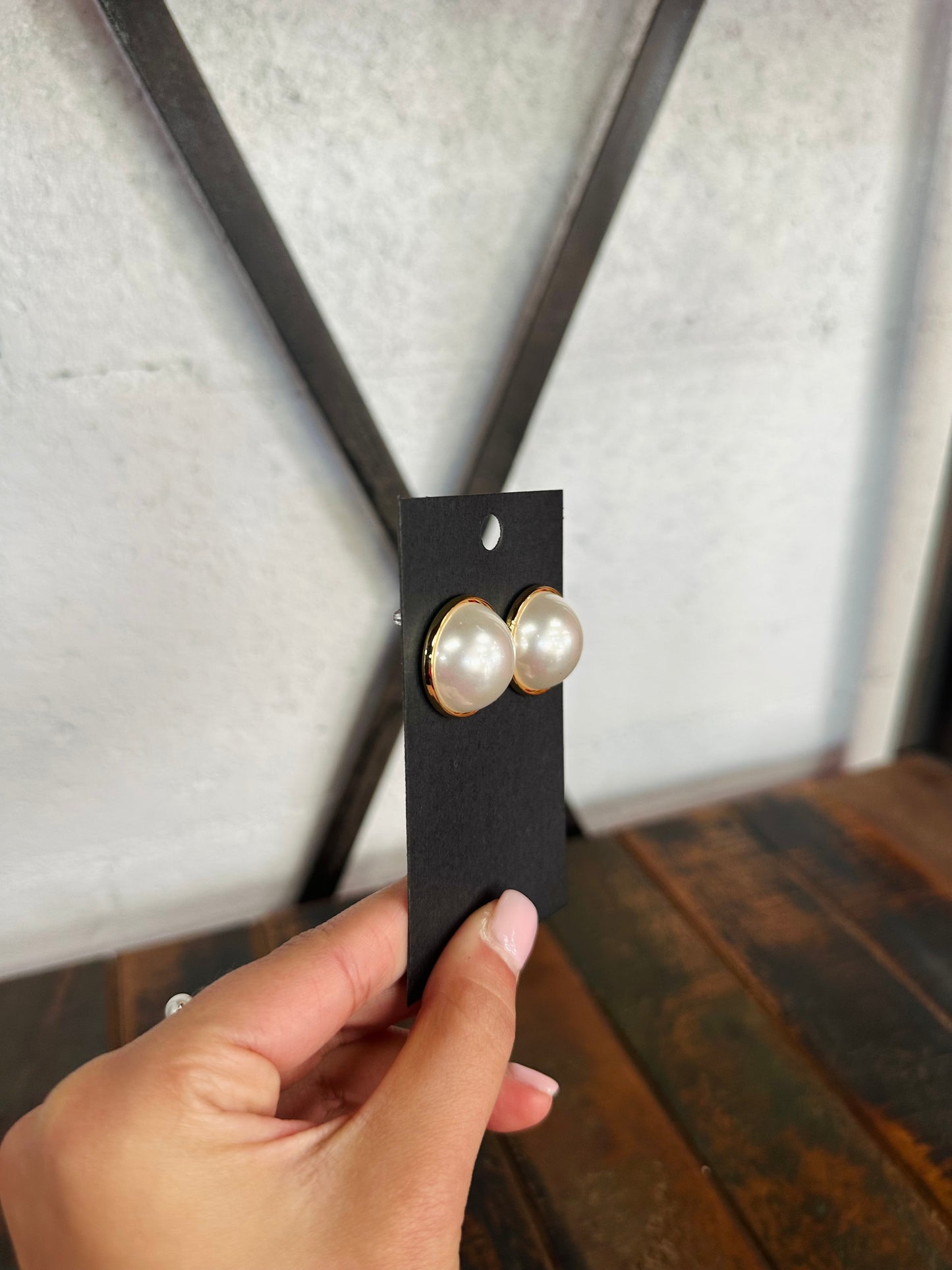 Pearl Gold Brim Stud Earring