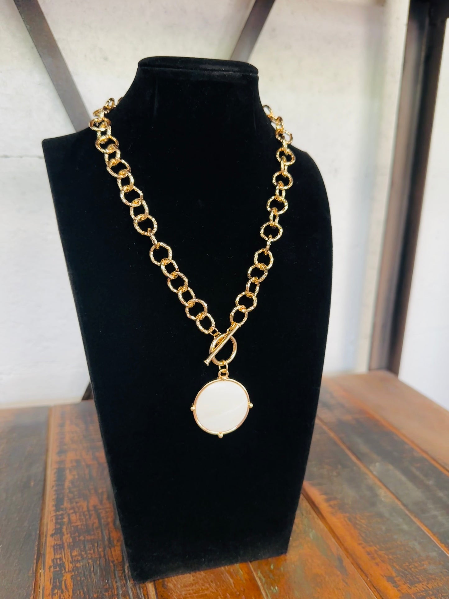 Cream Round Stone Necklace