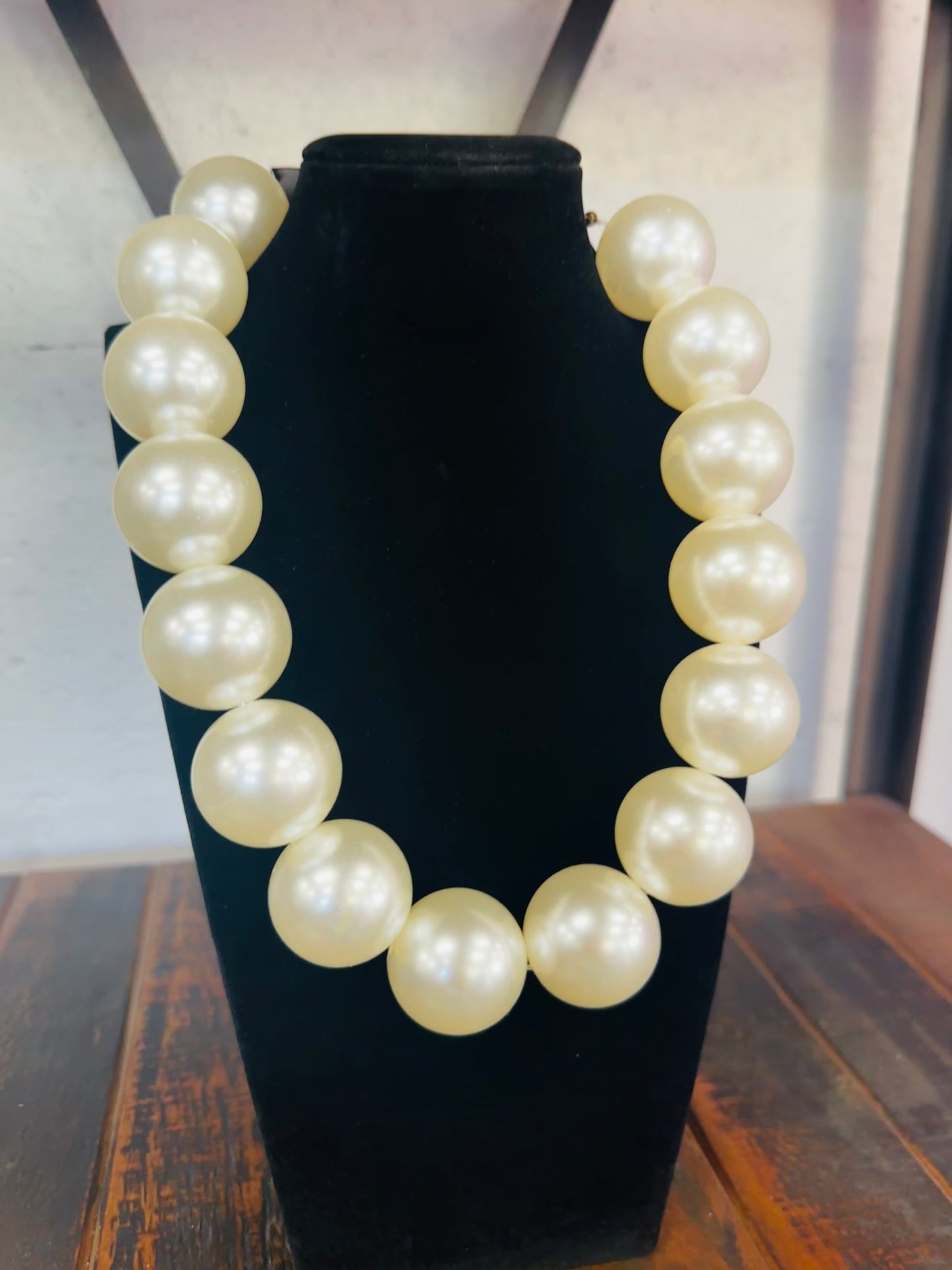 The Audrey Big Round Pearl Necklace
