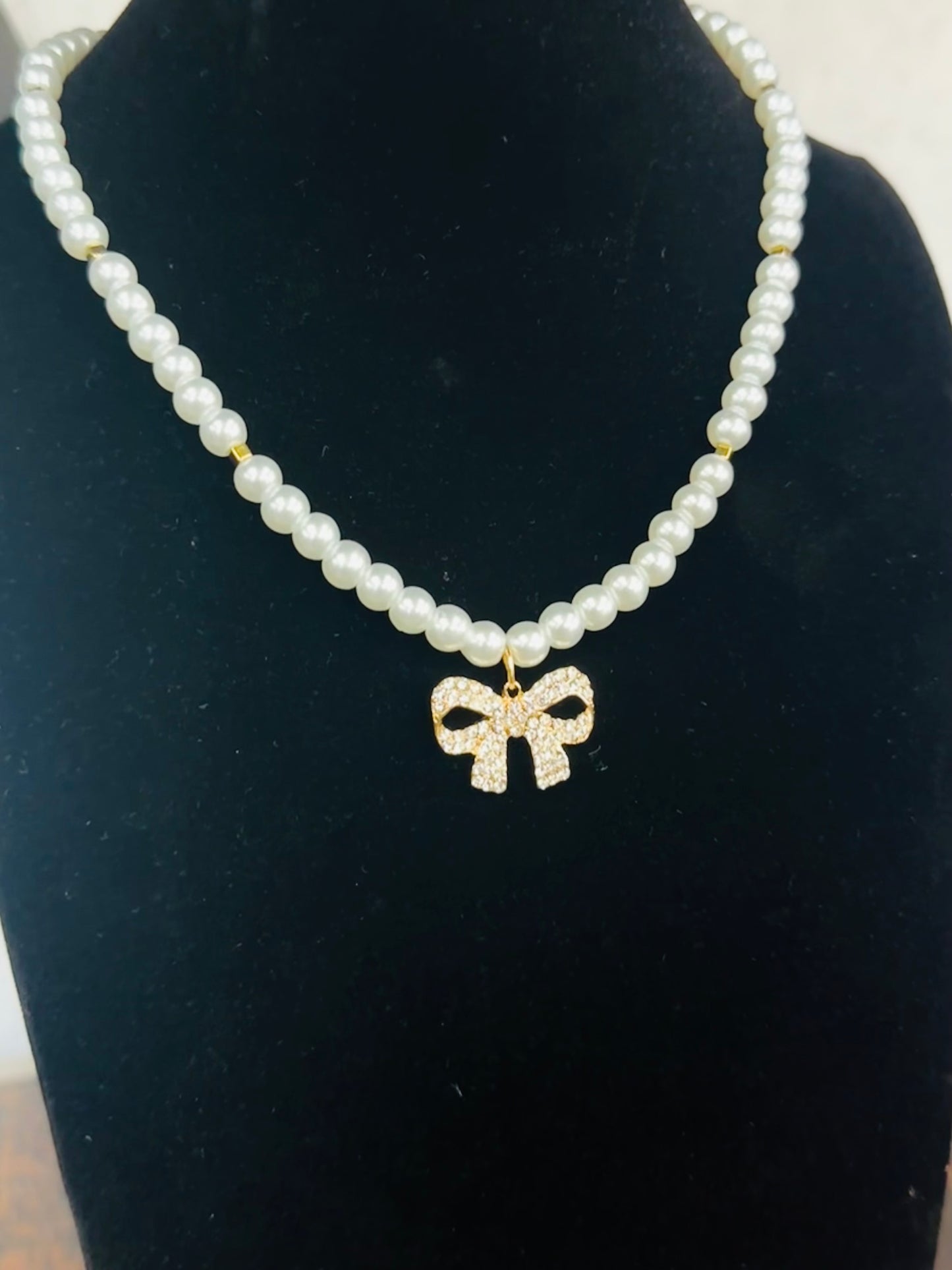 Bow Pendant Pearl Necklace