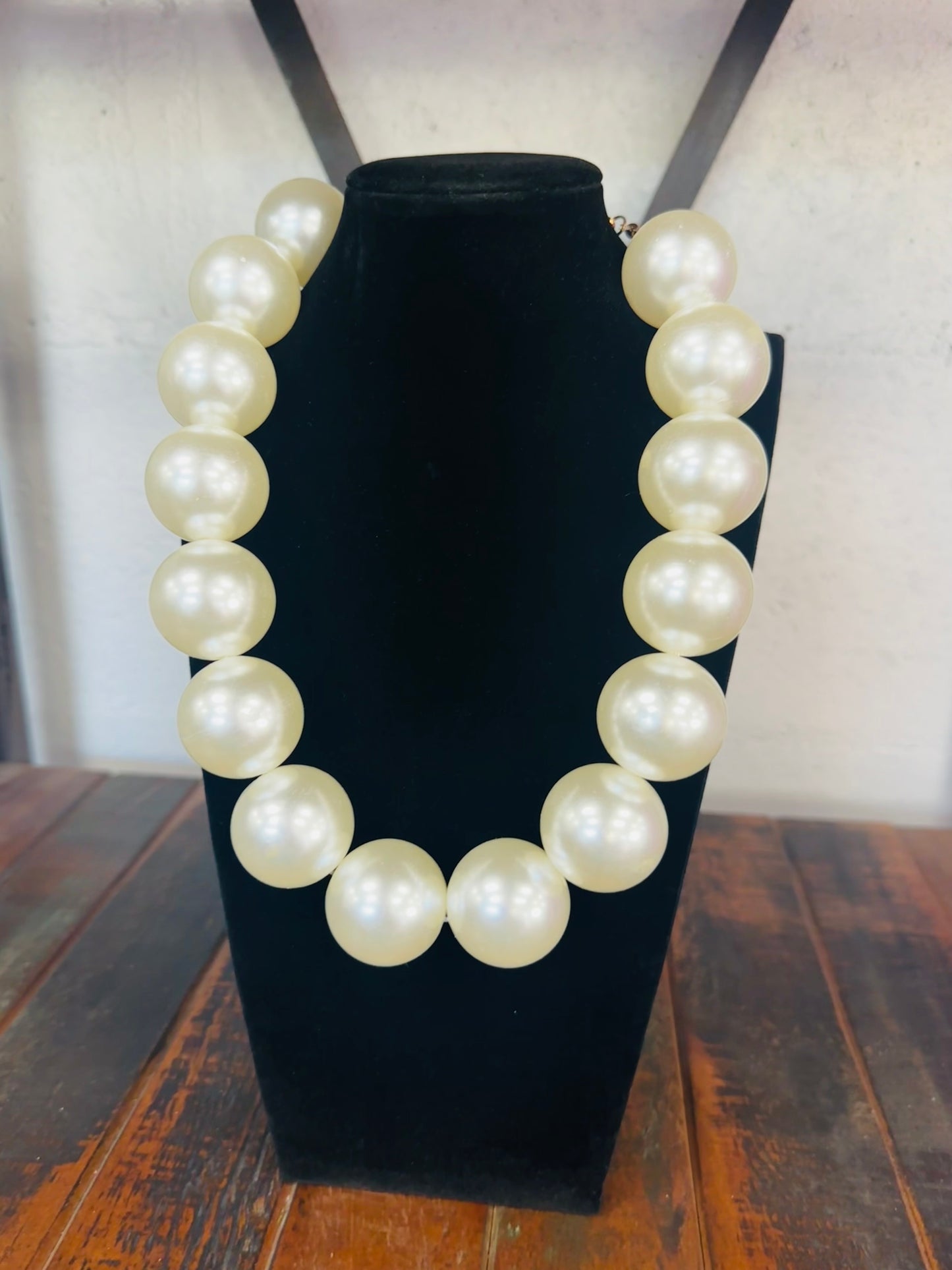 The Audrey Big Round Pearl Necklace