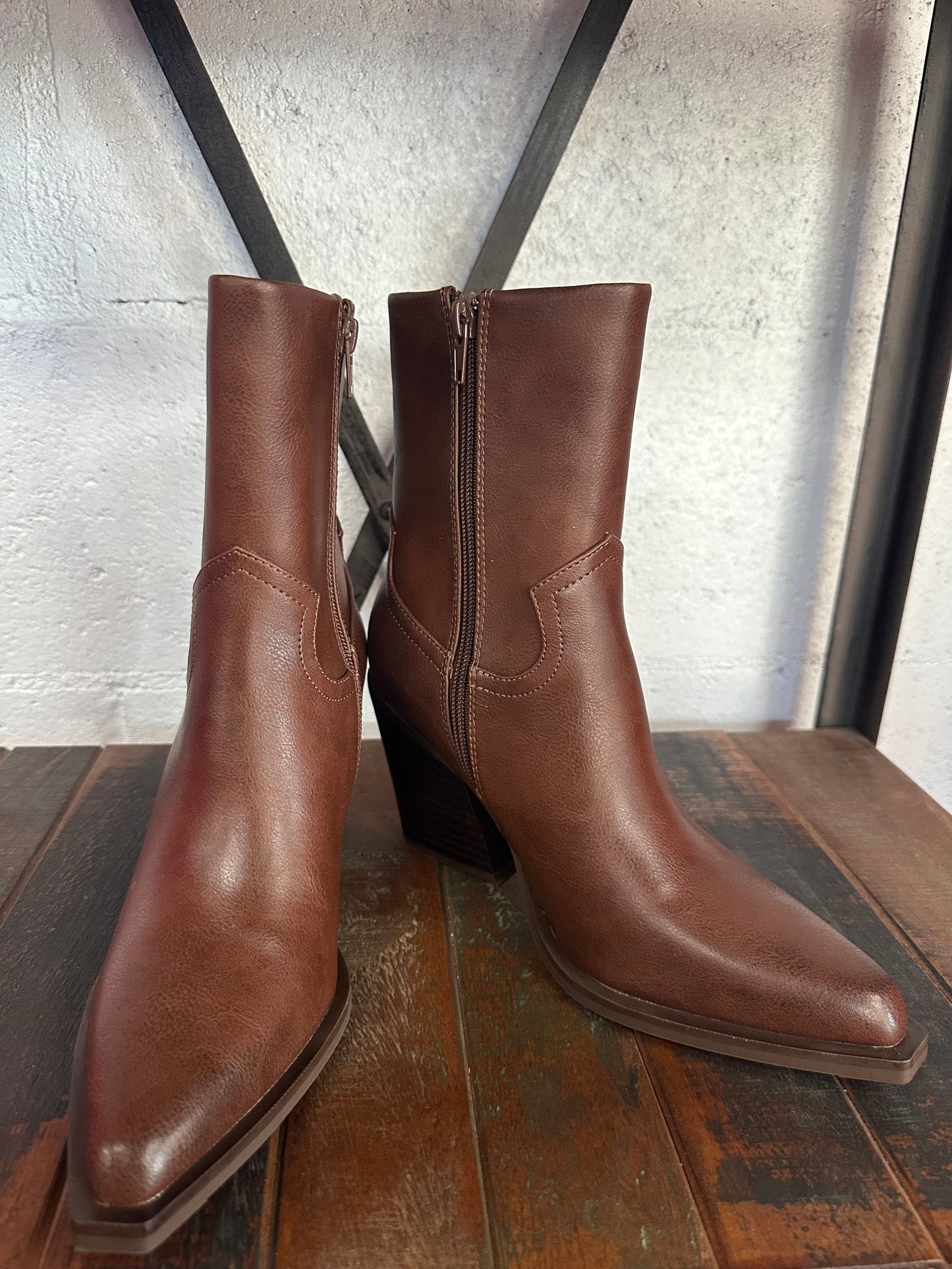 The Victoria Cognac Boot