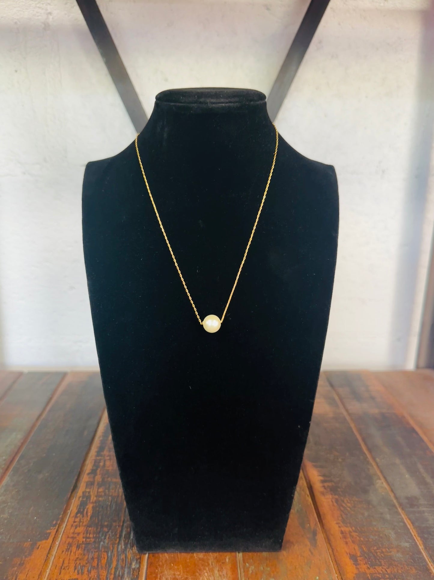 Classic Pearl Pendant Necklace - Gold