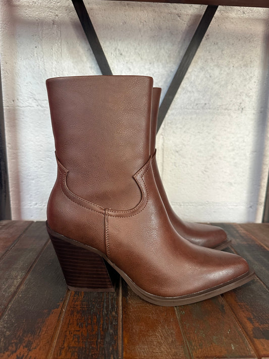The Victoria Cognac Boot