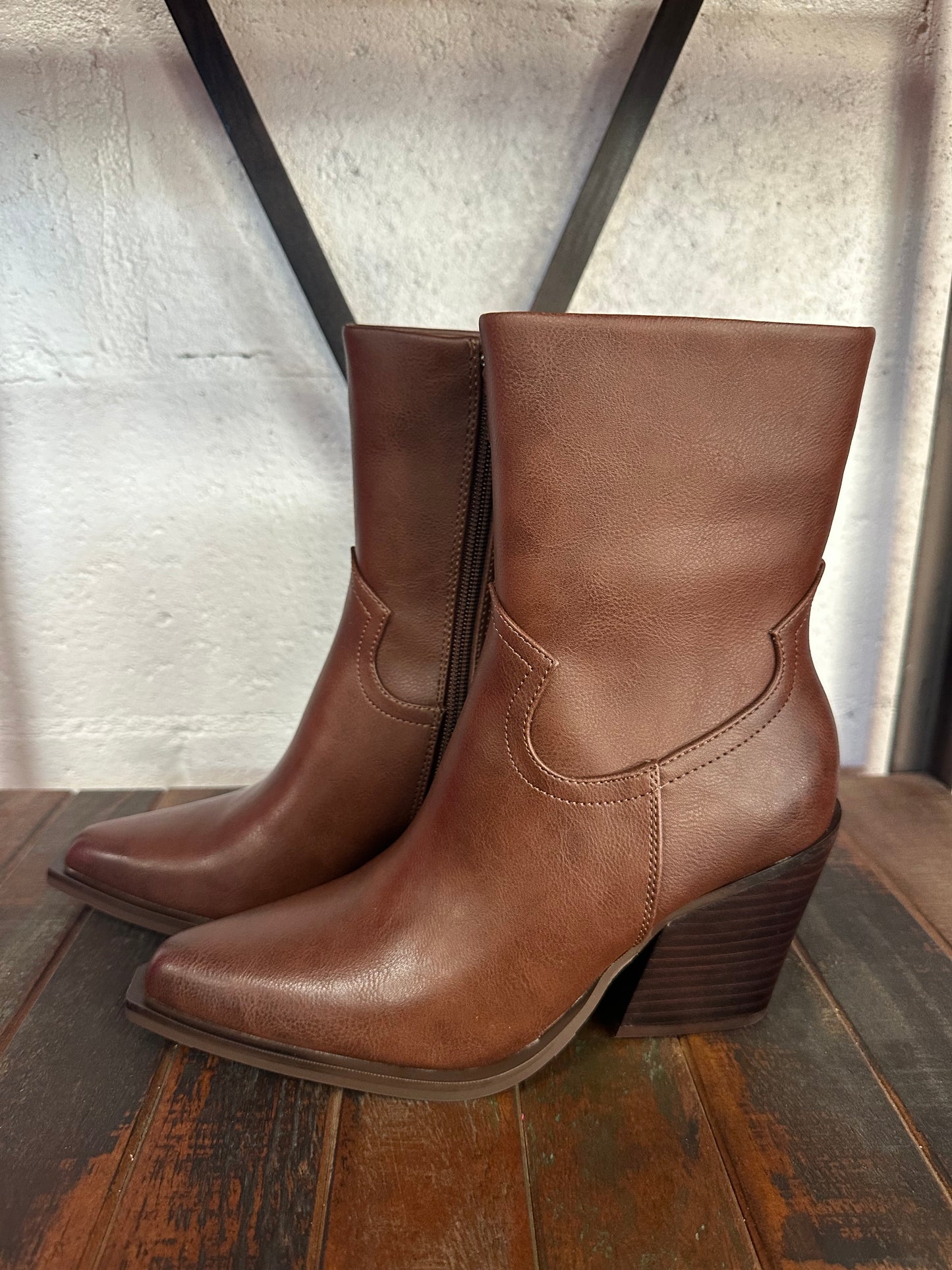 The Victoria Cognac Boot