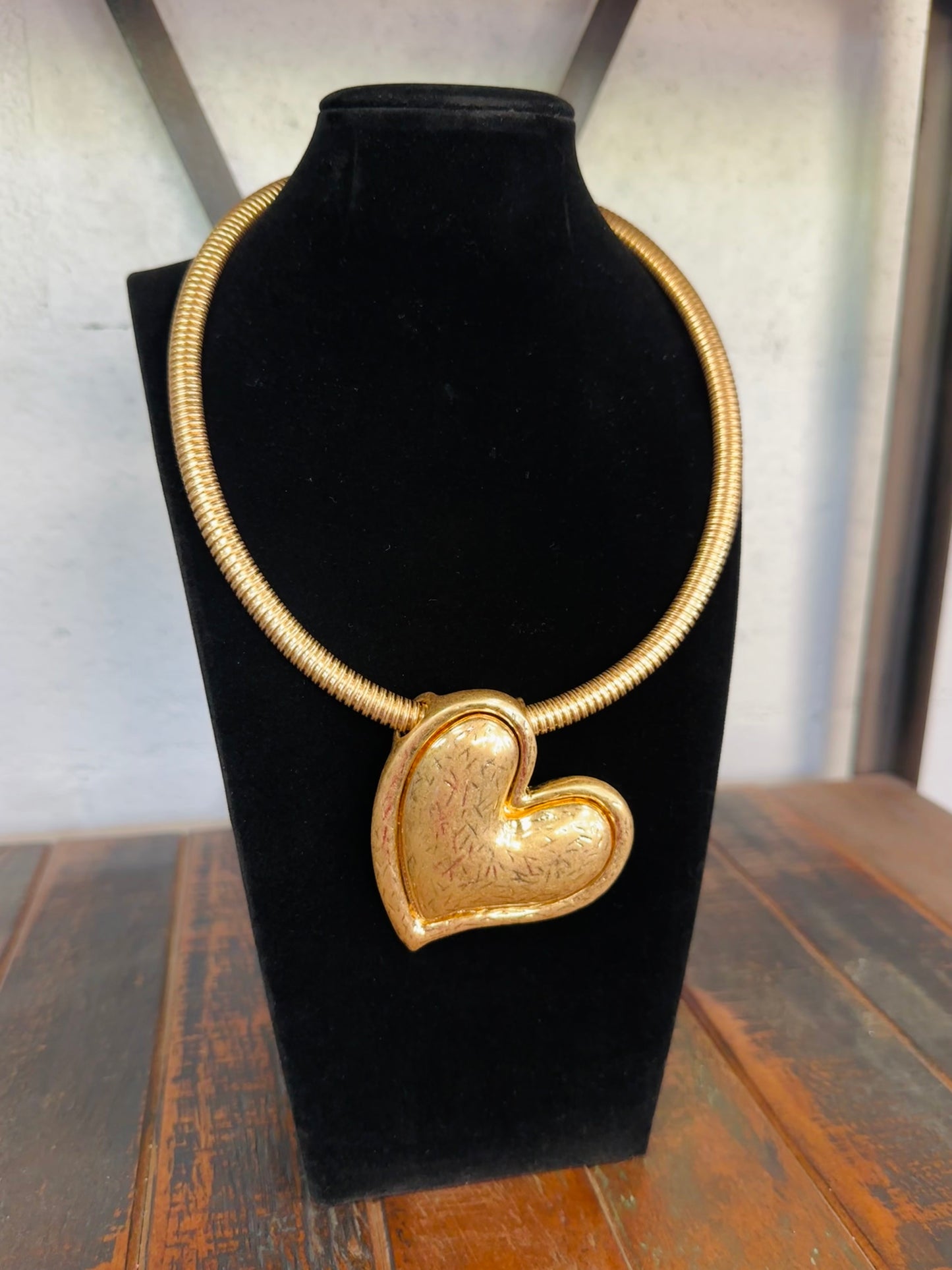 Gold Vintage Heart Collar Necklace