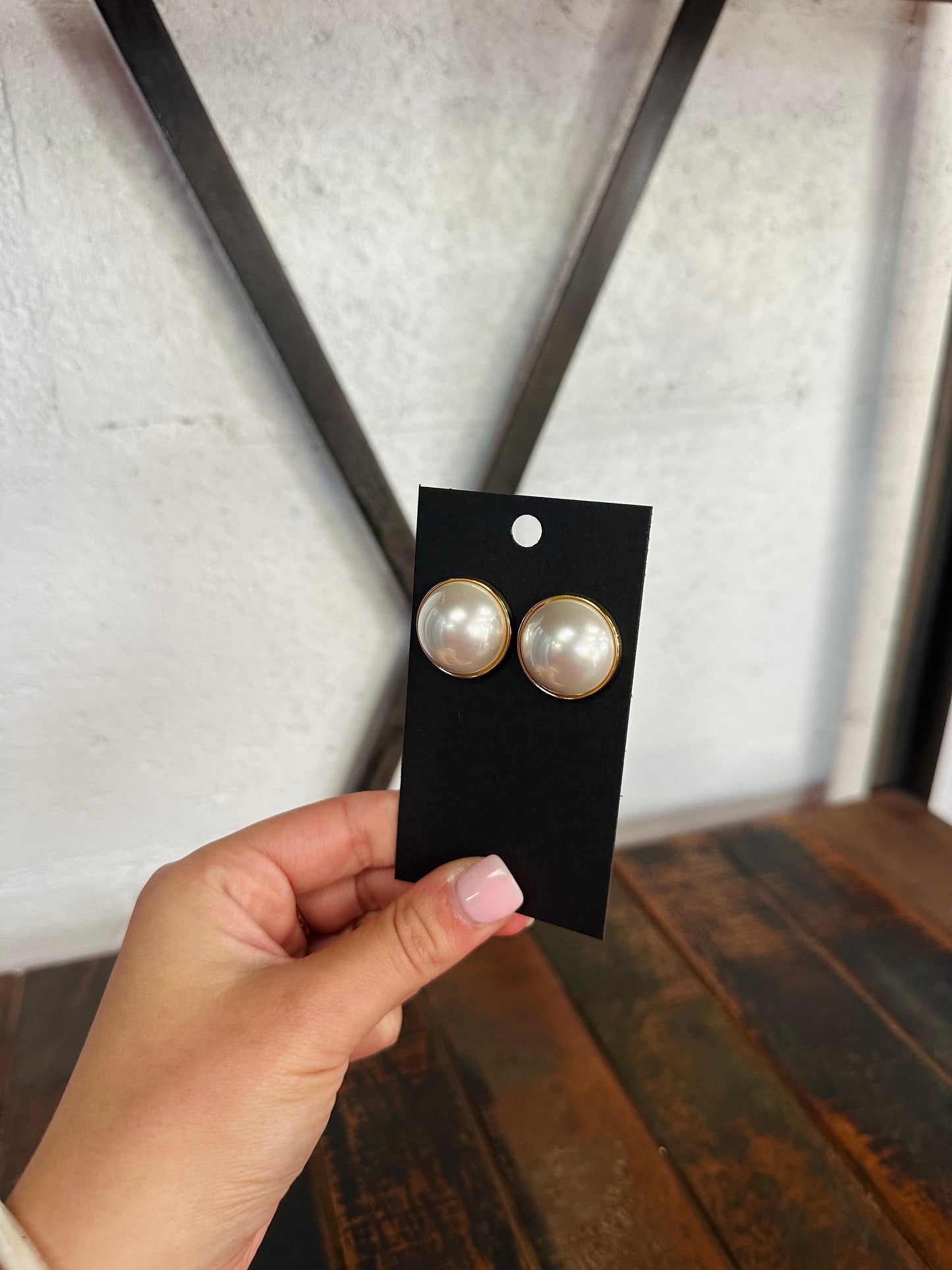 Pearl Gold Brim Stud Earring
