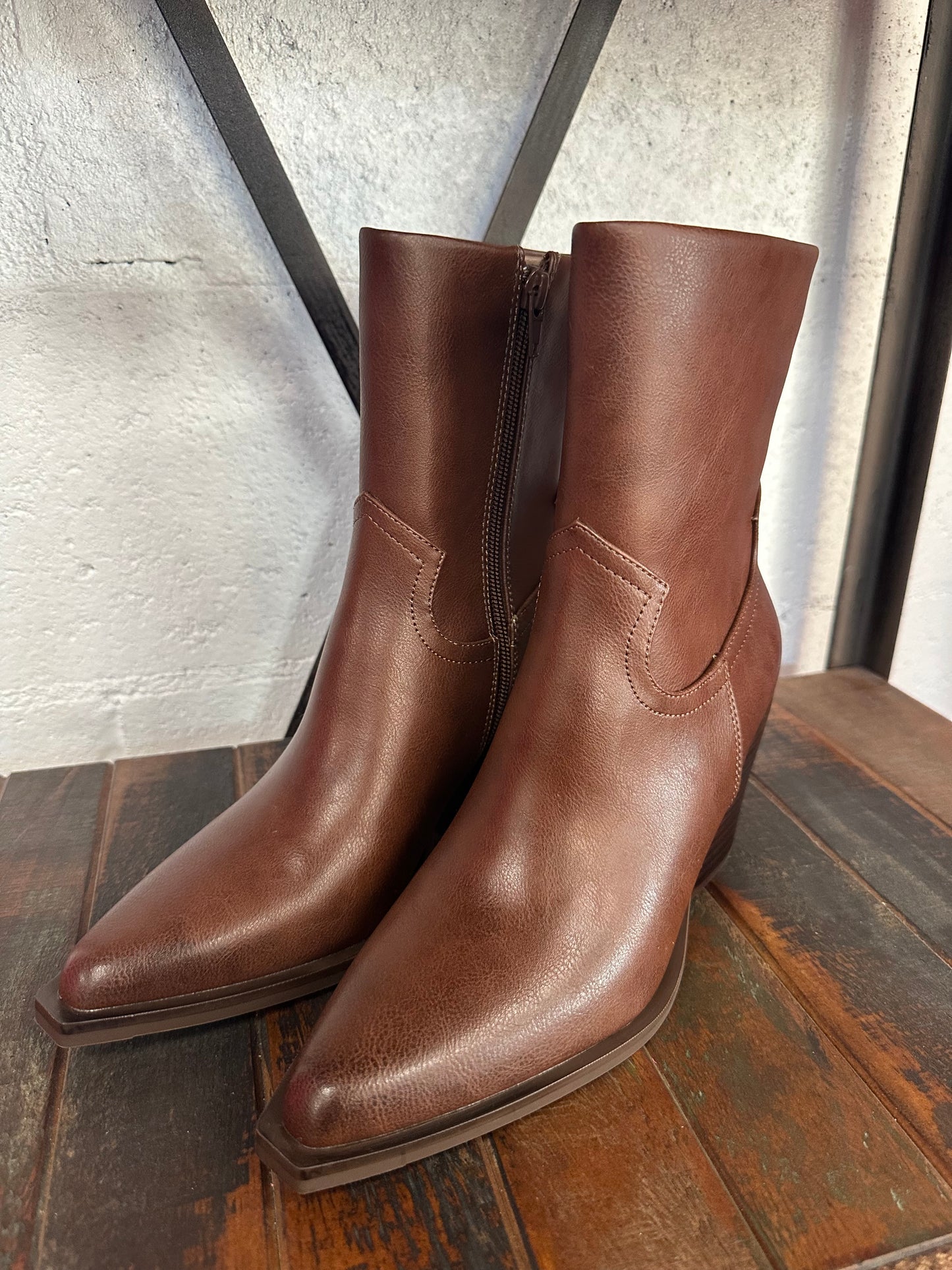 The Victoria Cognac Boot