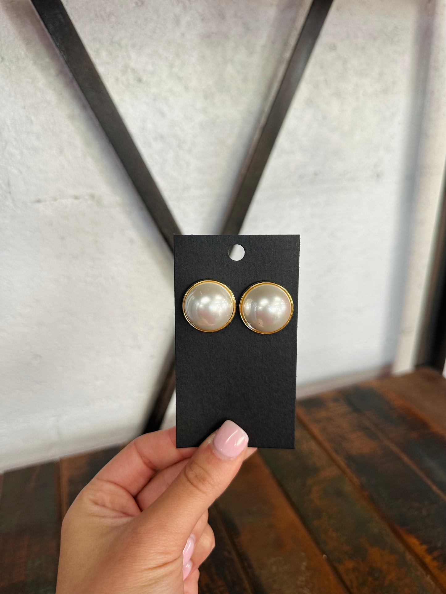 Pearl Gold Brim Stud Earring