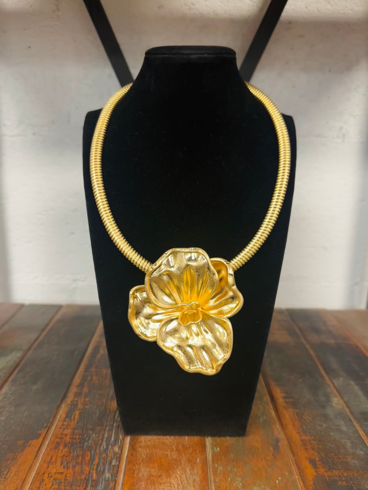 Gold Vintage Flower Collar Necklace