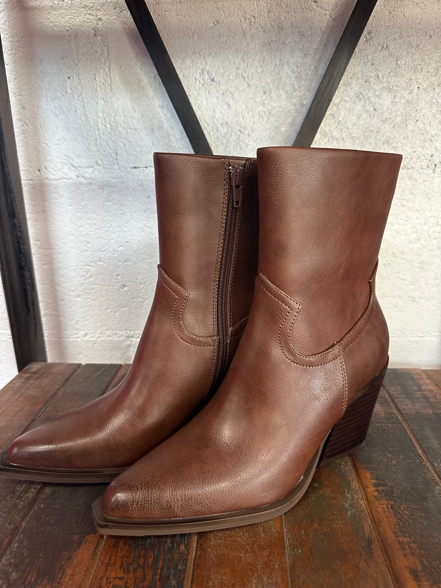 The Victoria Cognac Boot