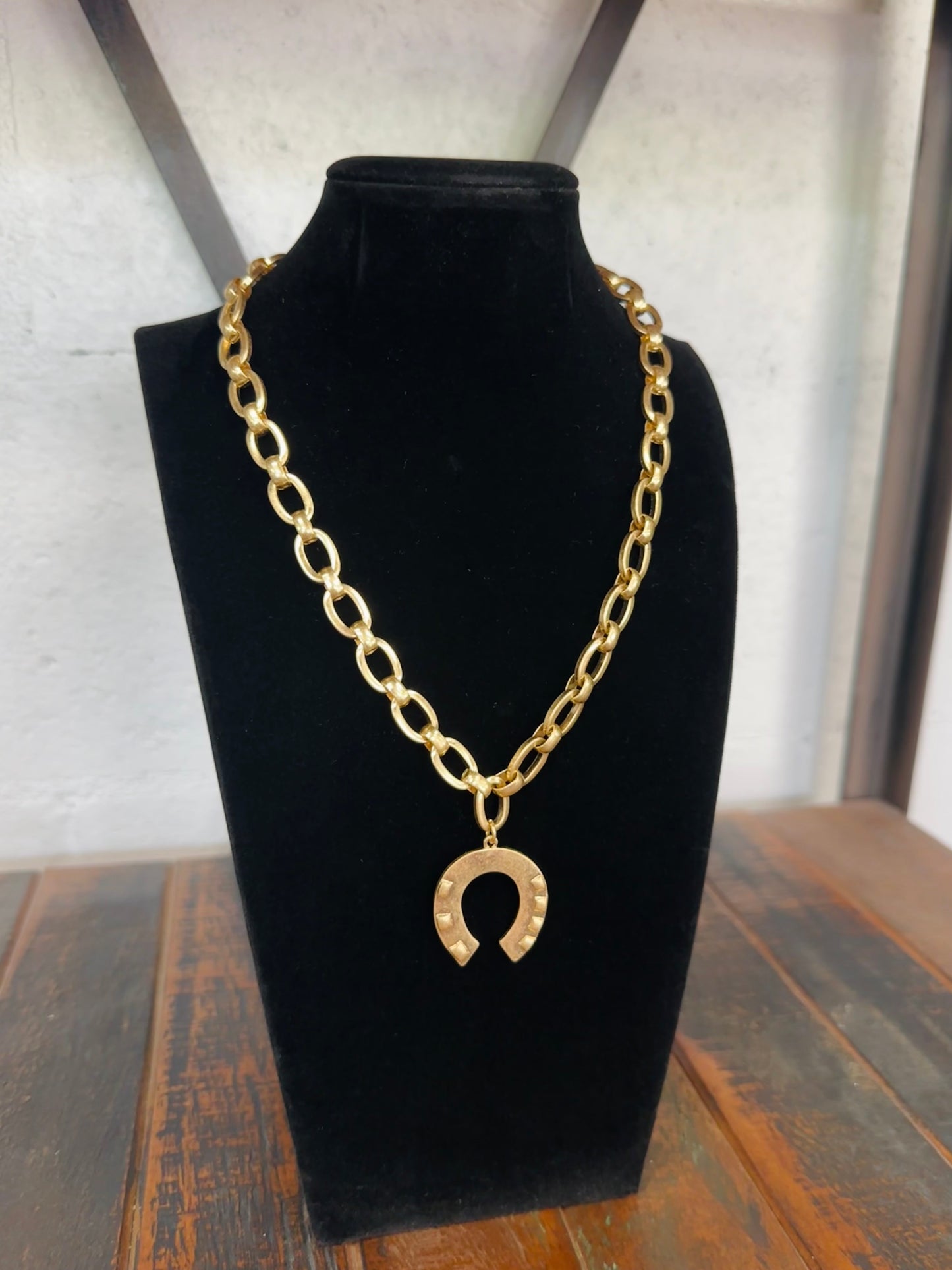 Gold Horseshoe Pendant Chain Necklace