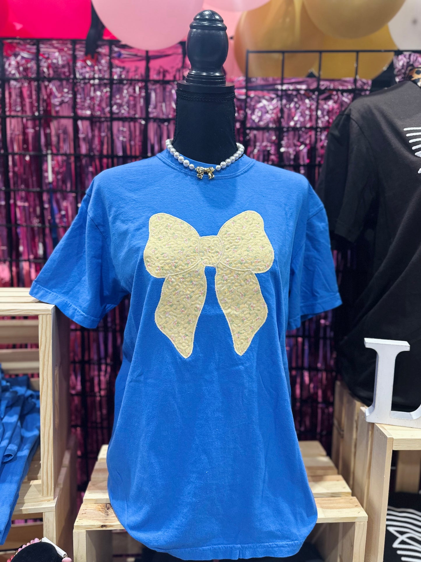 The Vintage Bow Appliqué Embroidered Tee