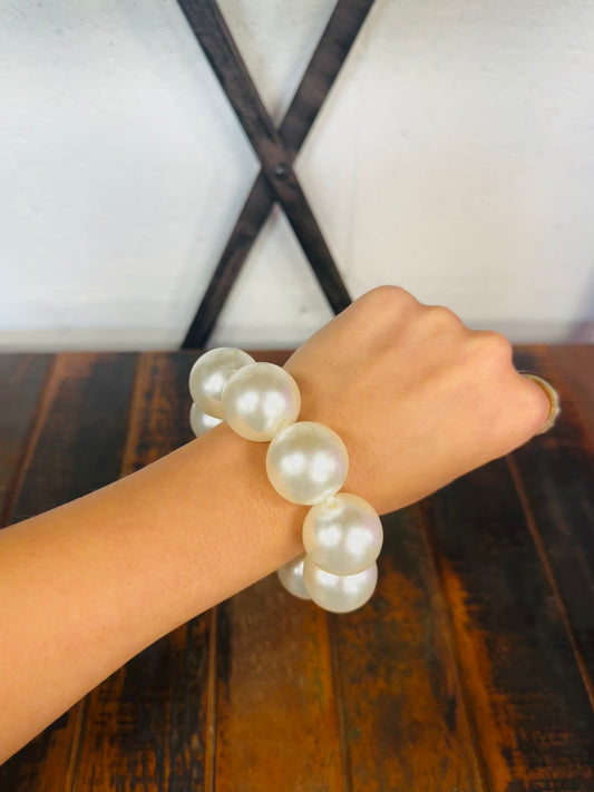 The Audrey Big Pearl Stretch Bracelet