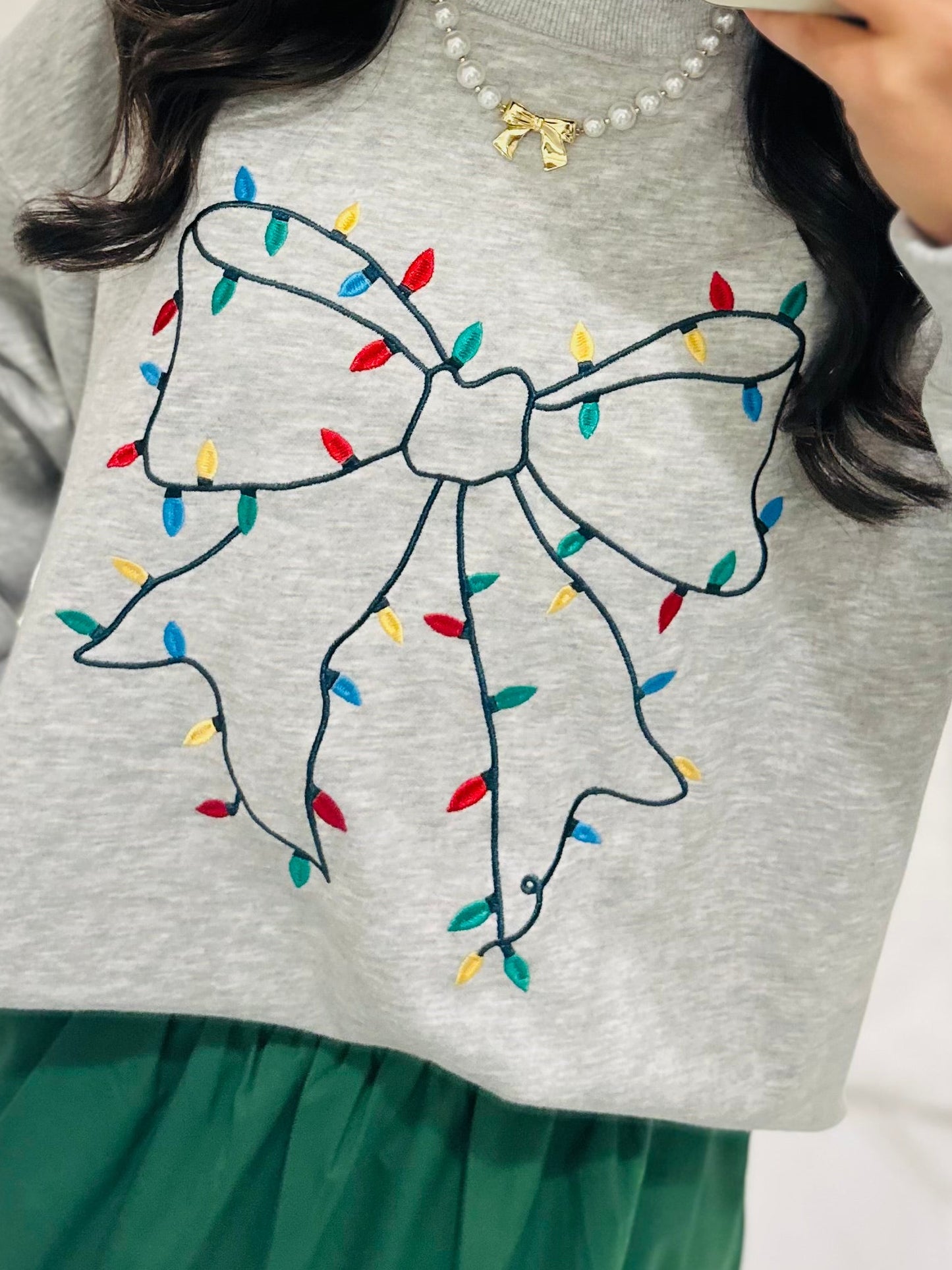 The Christmas Light Ribbon Bow Embroidered Sweatshirt