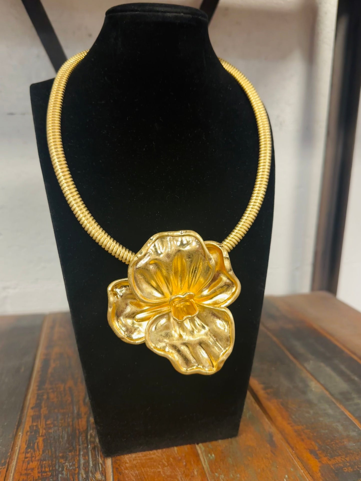 Gold Vintage Flower Collar Necklace