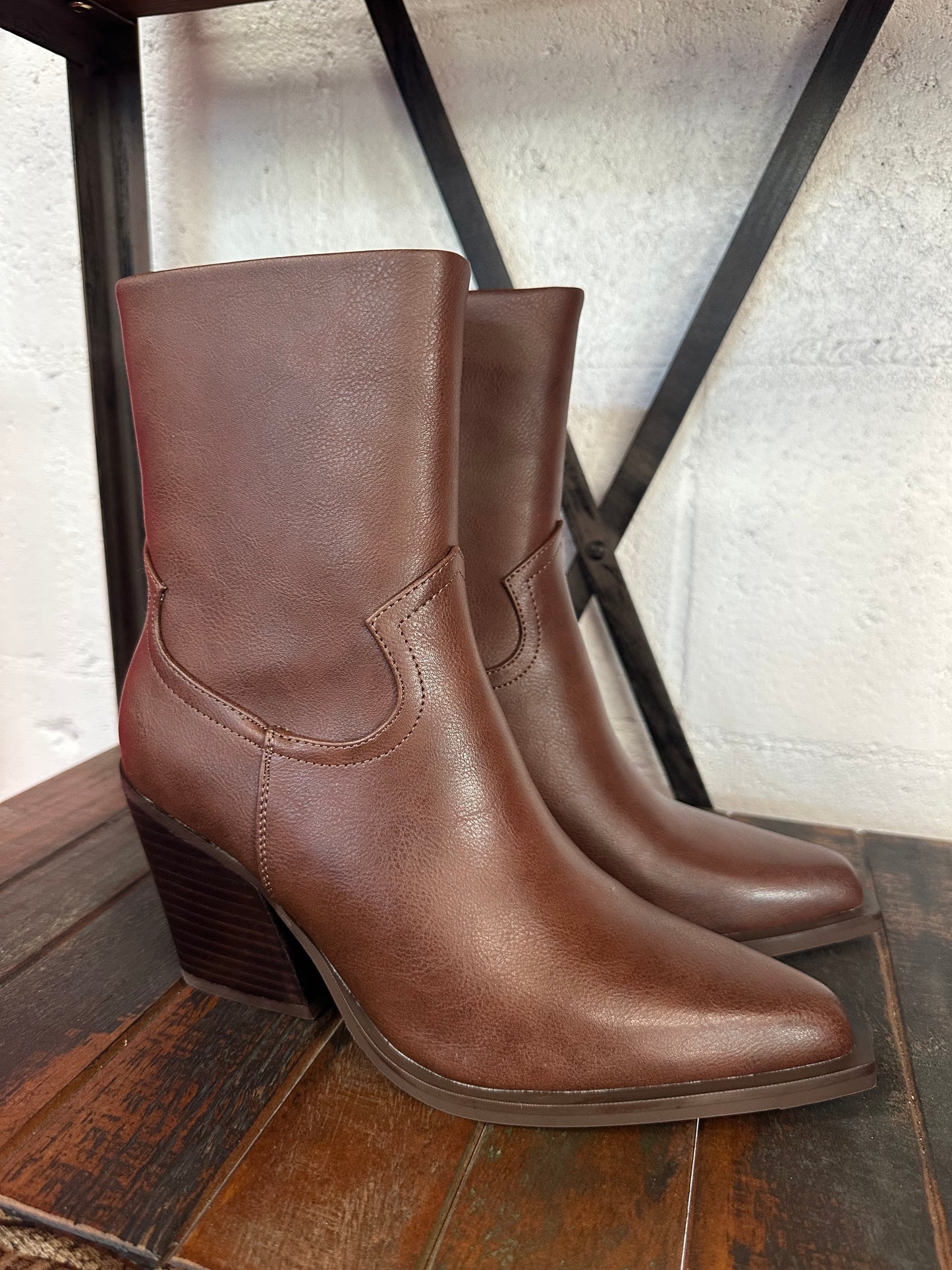 The Victoria Cognac Boot