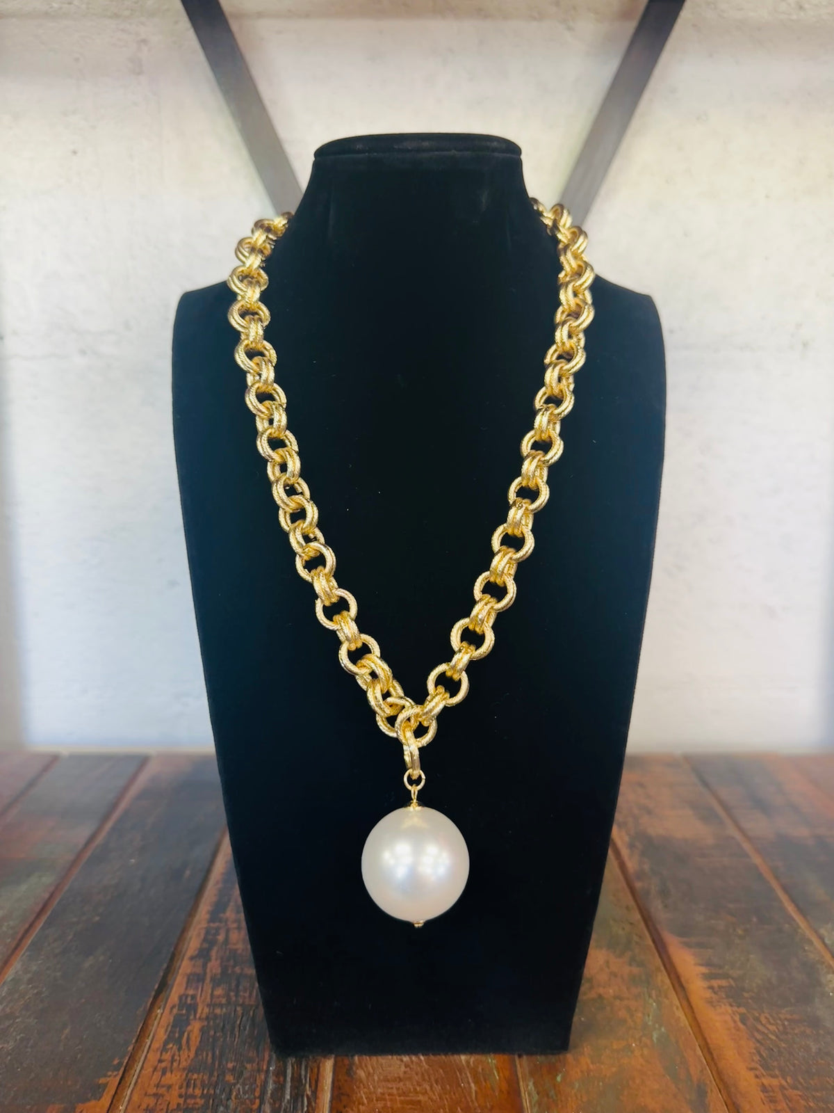 30mm Pearl Pendant Gold Chain Necklace
