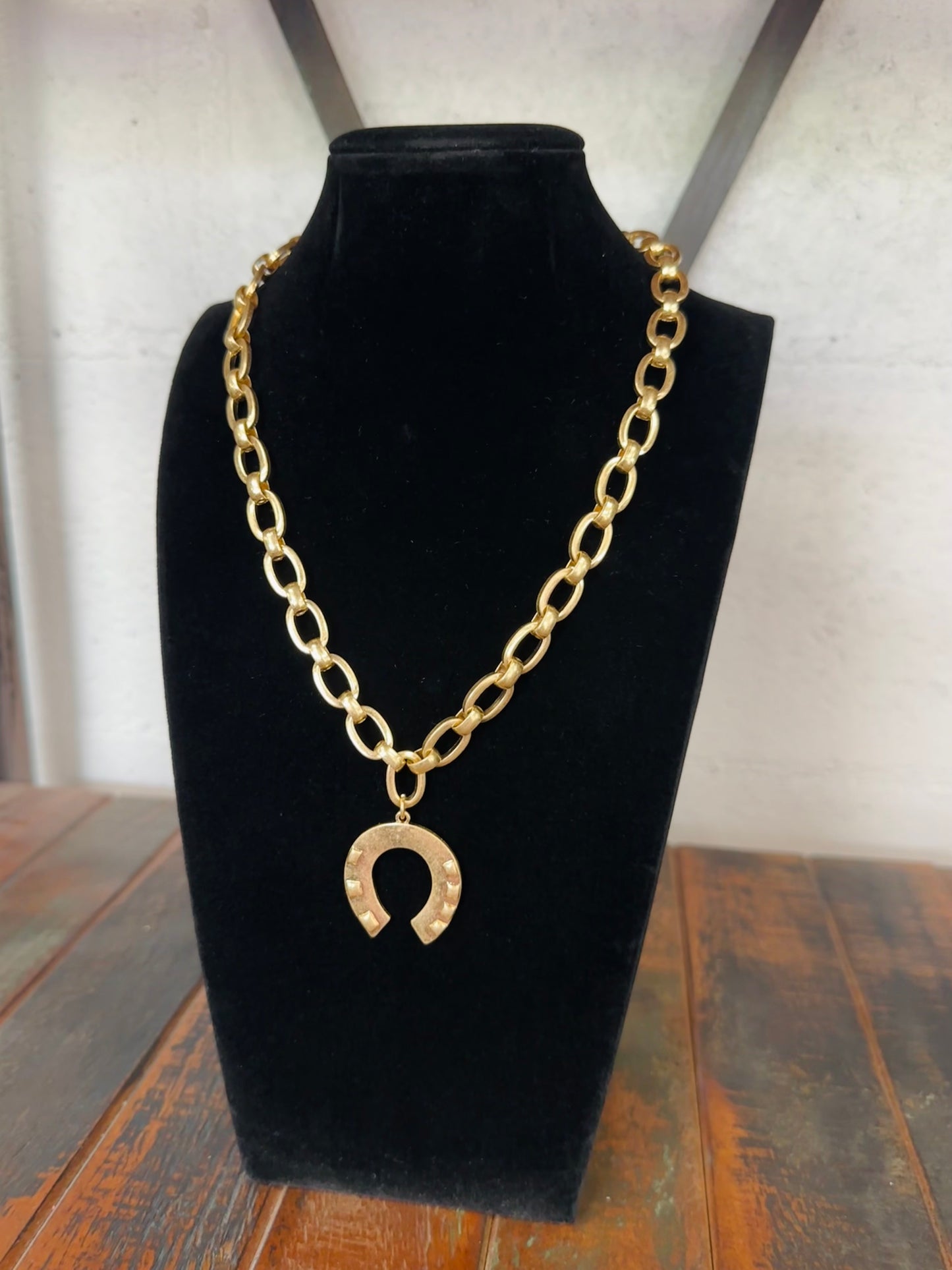 Gold Horseshoe Pendant Chain Necklace