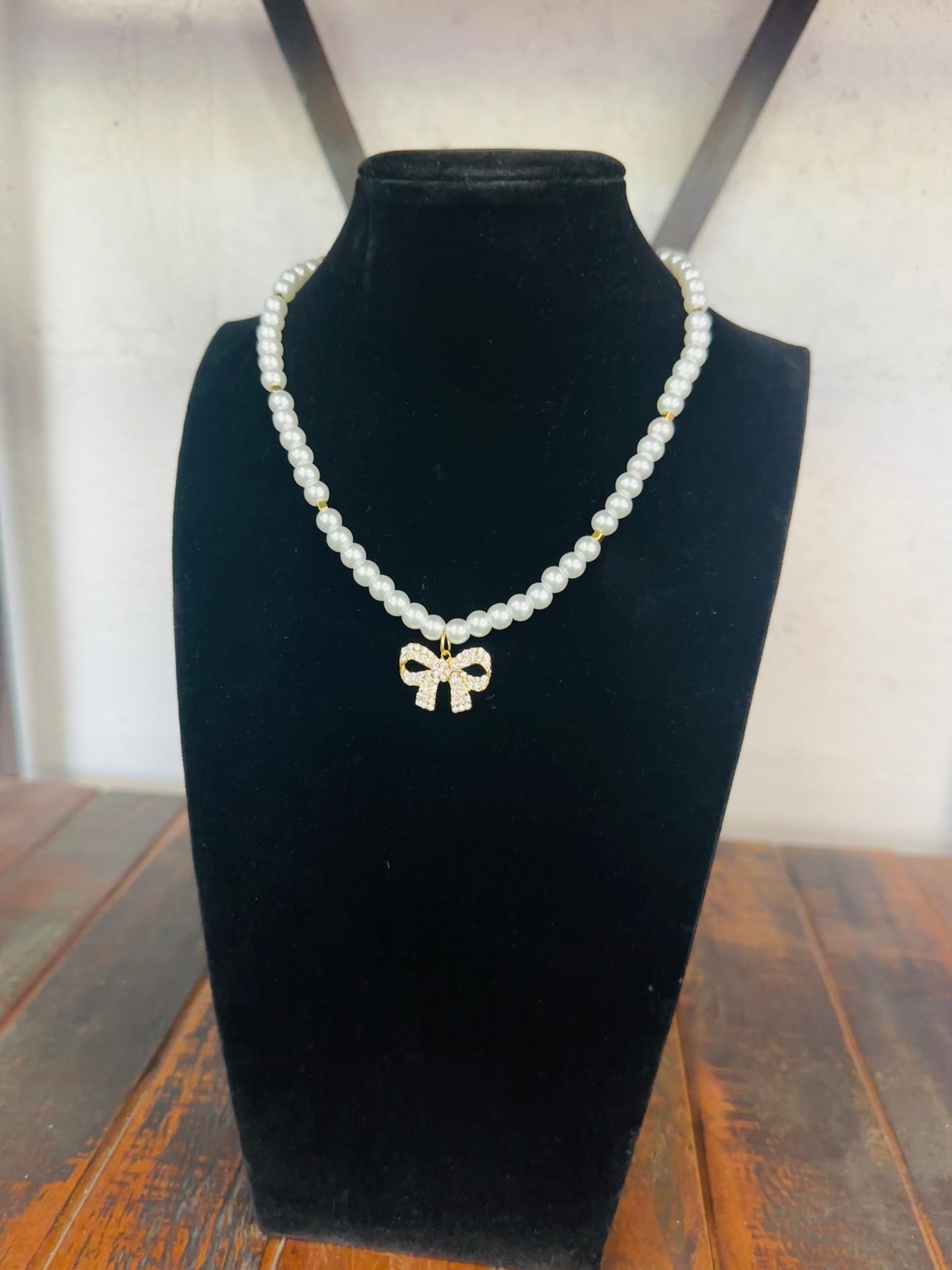 Bow Pendant Pearl Necklace