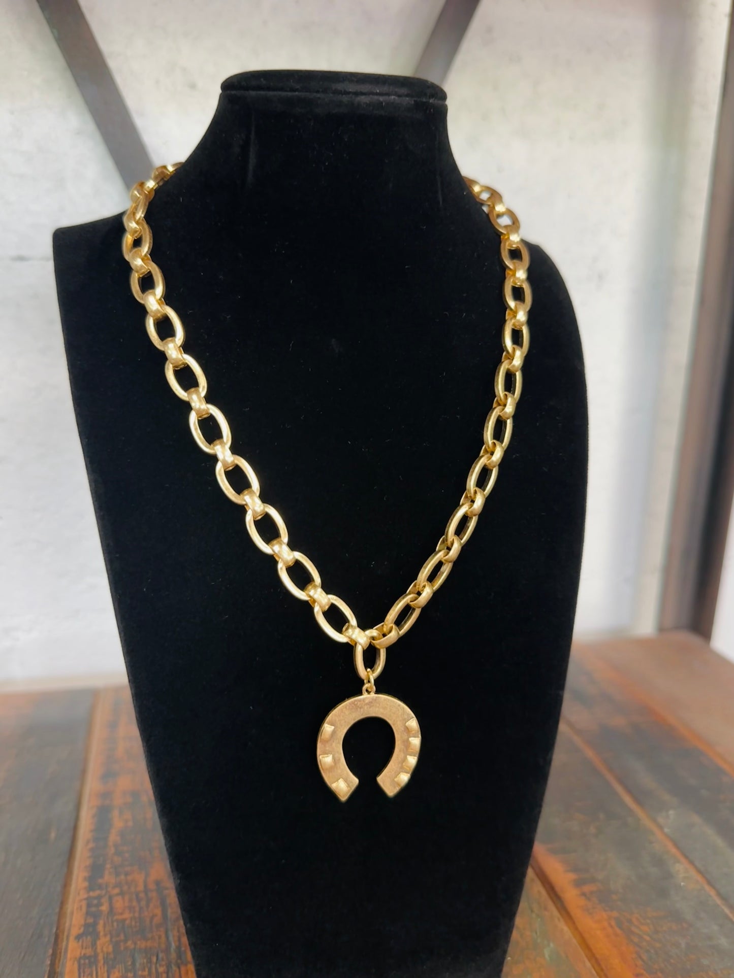 Gold Horseshoe Pendant Chain Necklace