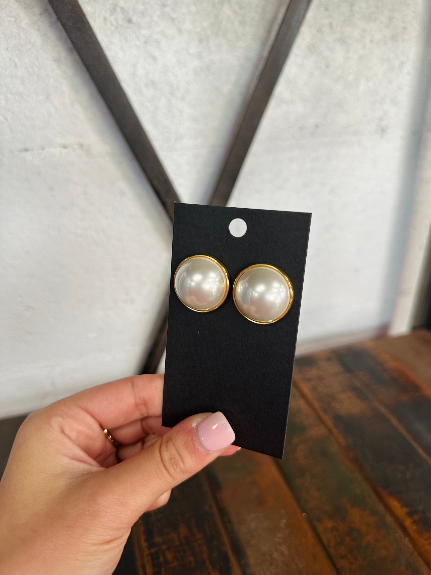 Pearl Gold Brim Stud Earring