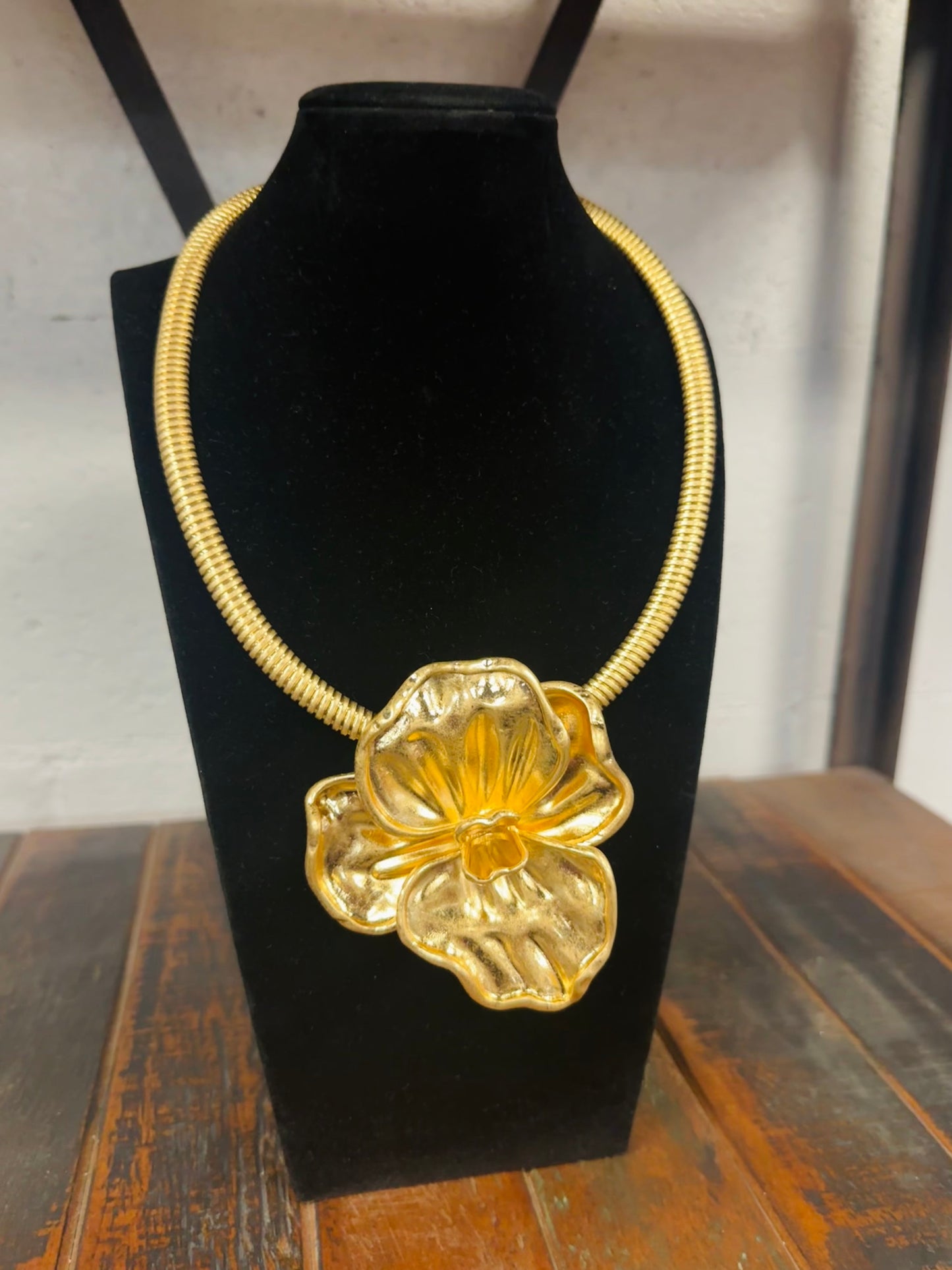 Gold Vintage Flower Collar Necklace