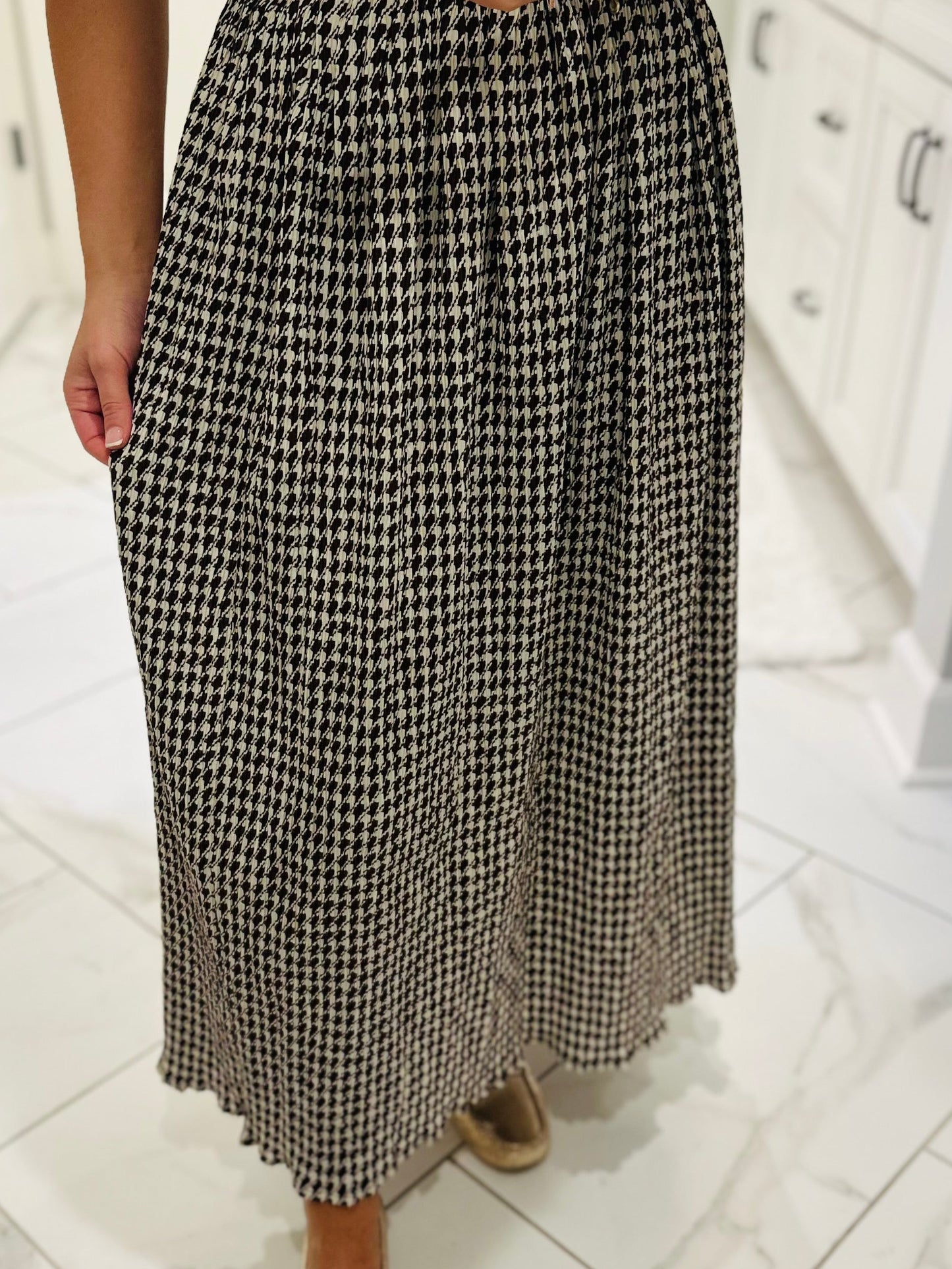 The Chocolate Brown Houndstooth Midi Skirt