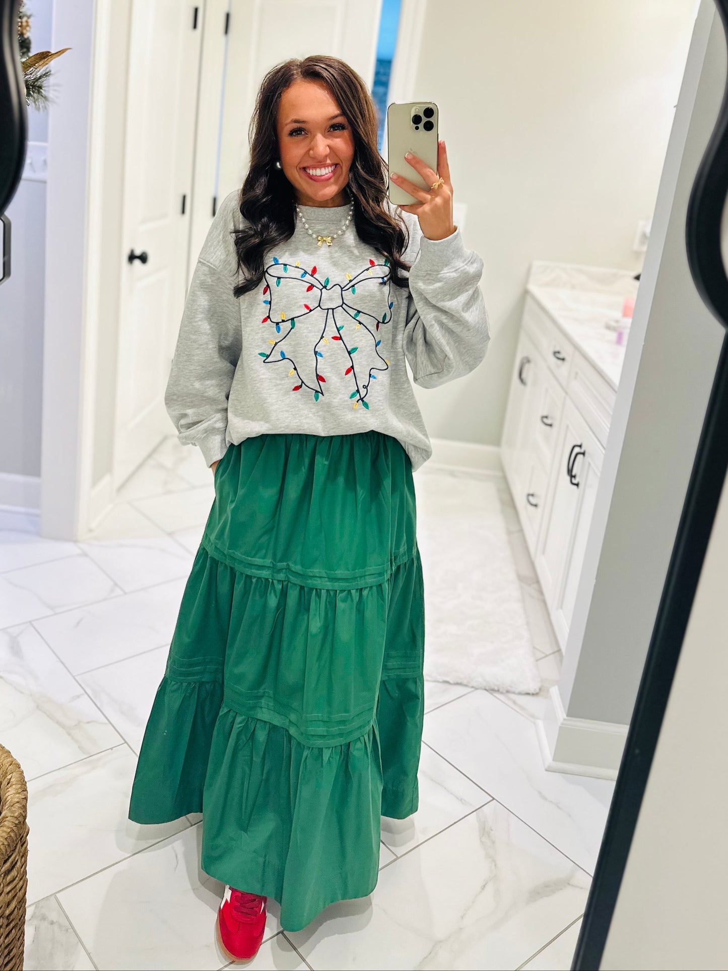 The Christmas Light Ribbon Bow Embroidered Sweatshirt