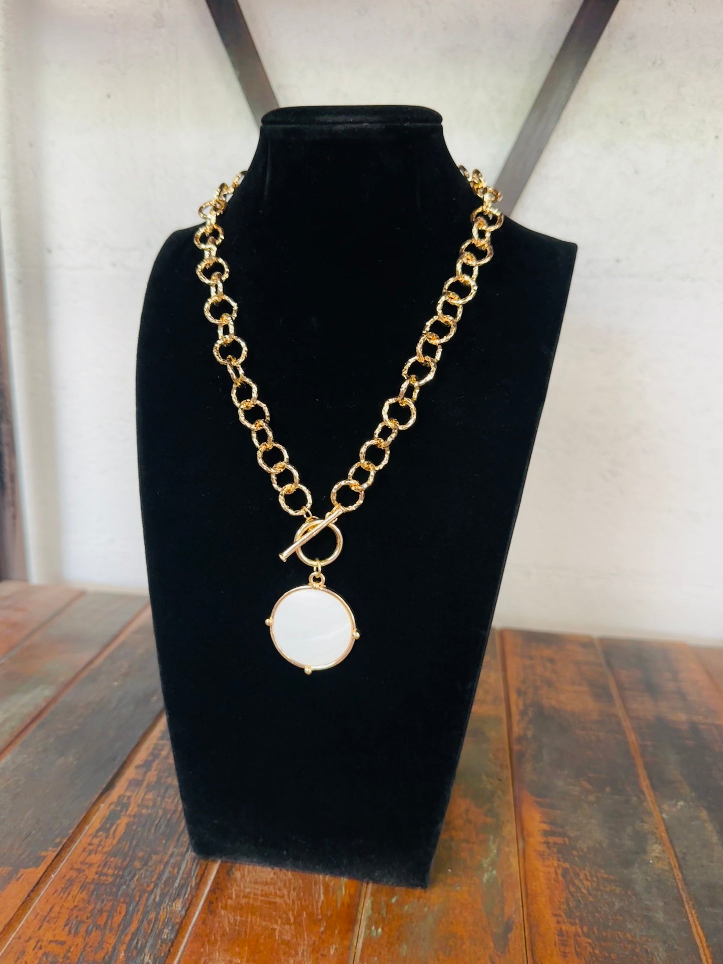 Cream Round Stone Necklace