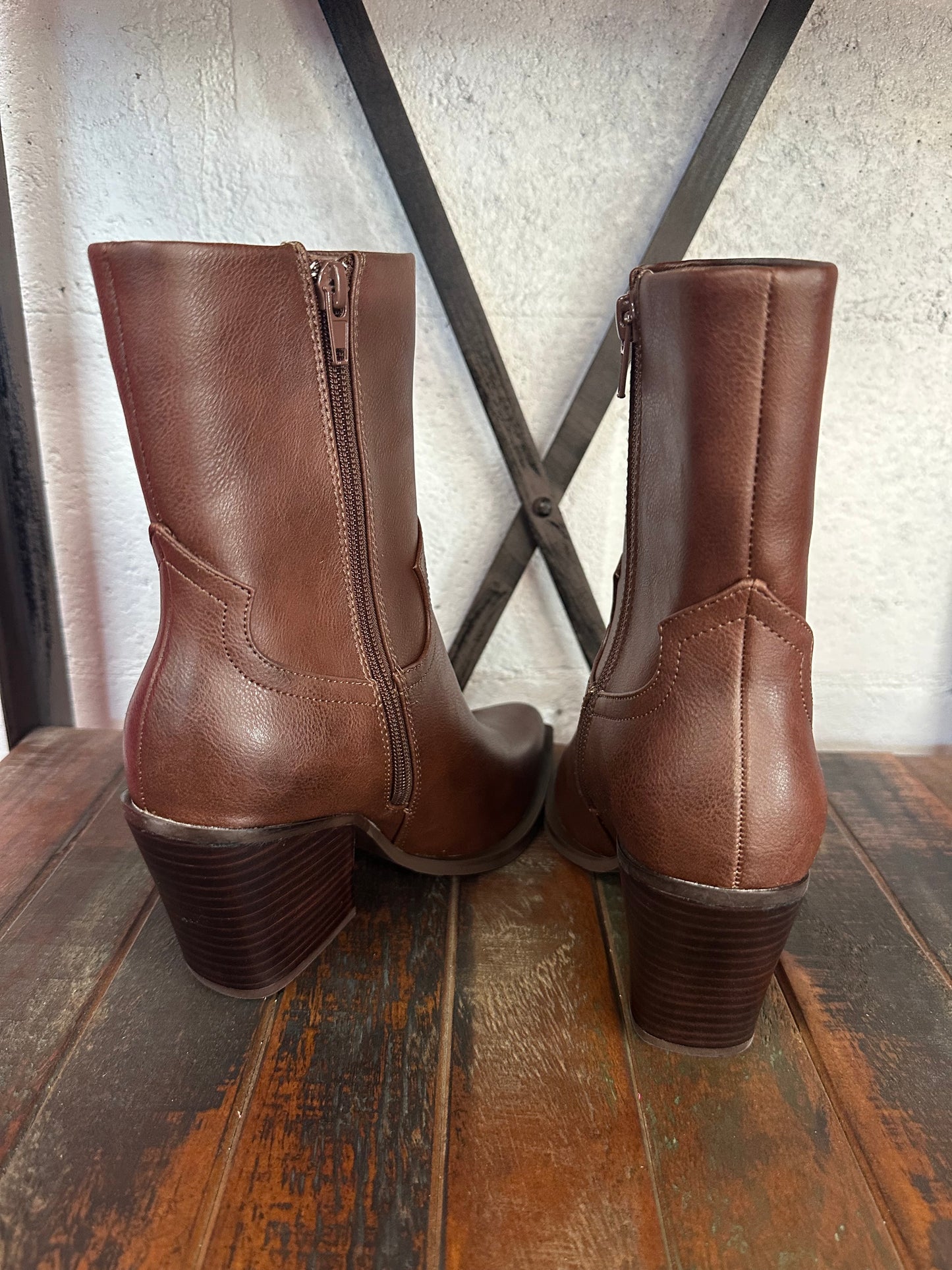 The Victoria Cognac Boot
