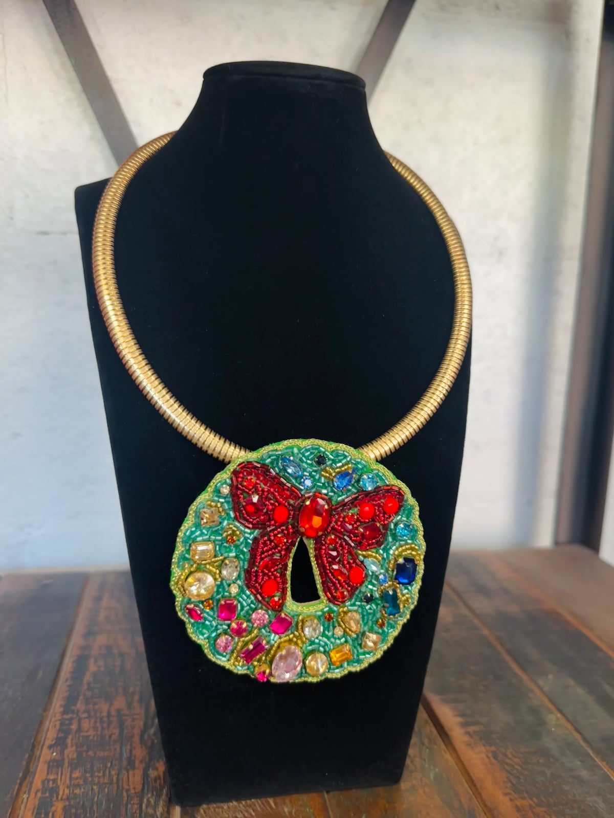 Green Holiday Wreath Beaded Collar Necklace